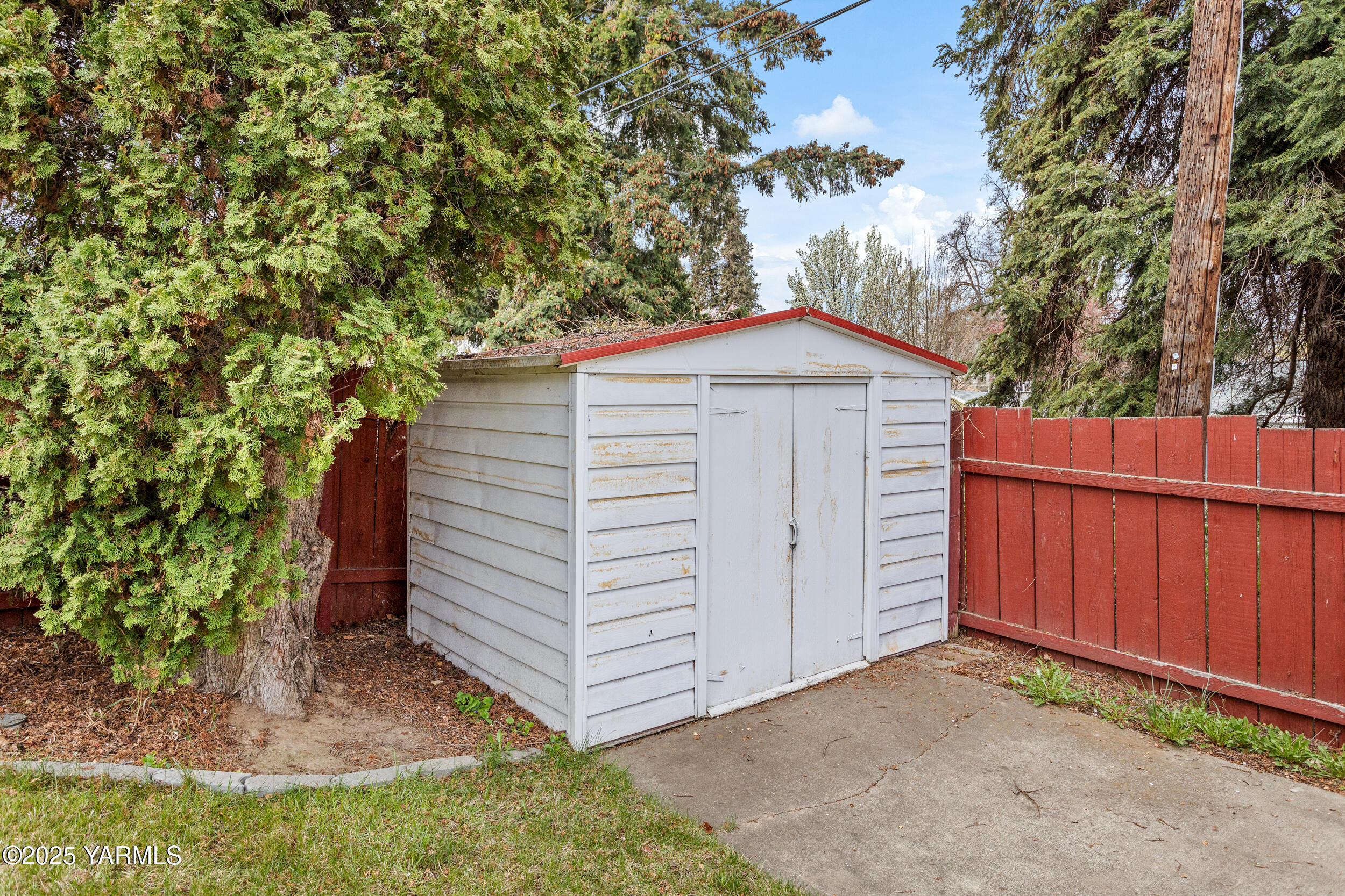 Yakima, Washington 98902, United States, 2 Bedrooms Bedrooms, ,1 BathroomBathrooms,Residential,Pending,105405