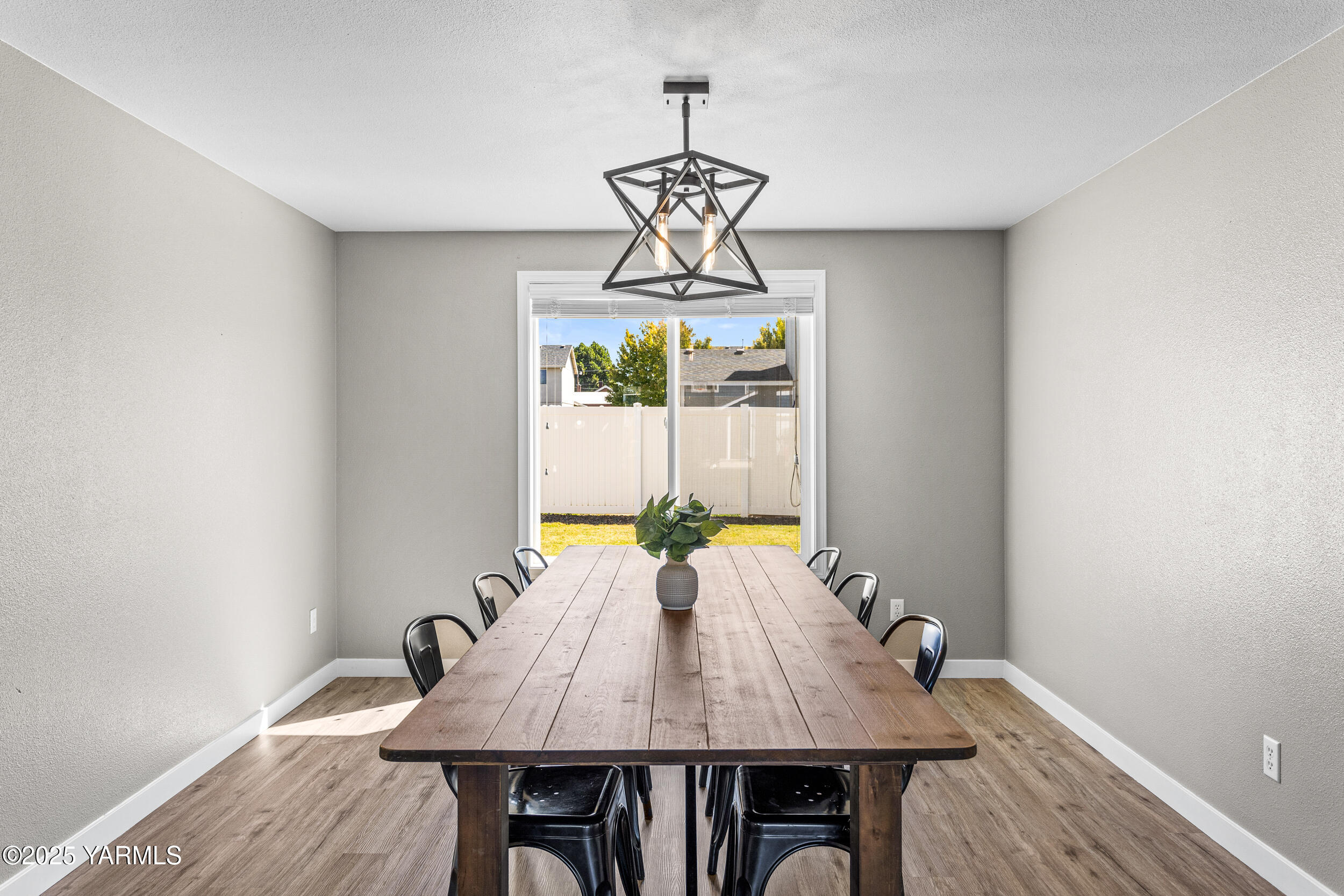 Moxee, Washington 98936, United States, 4 Bedrooms Bedrooms, ,3 BathroomsBathrooms,Residential,Active,196106