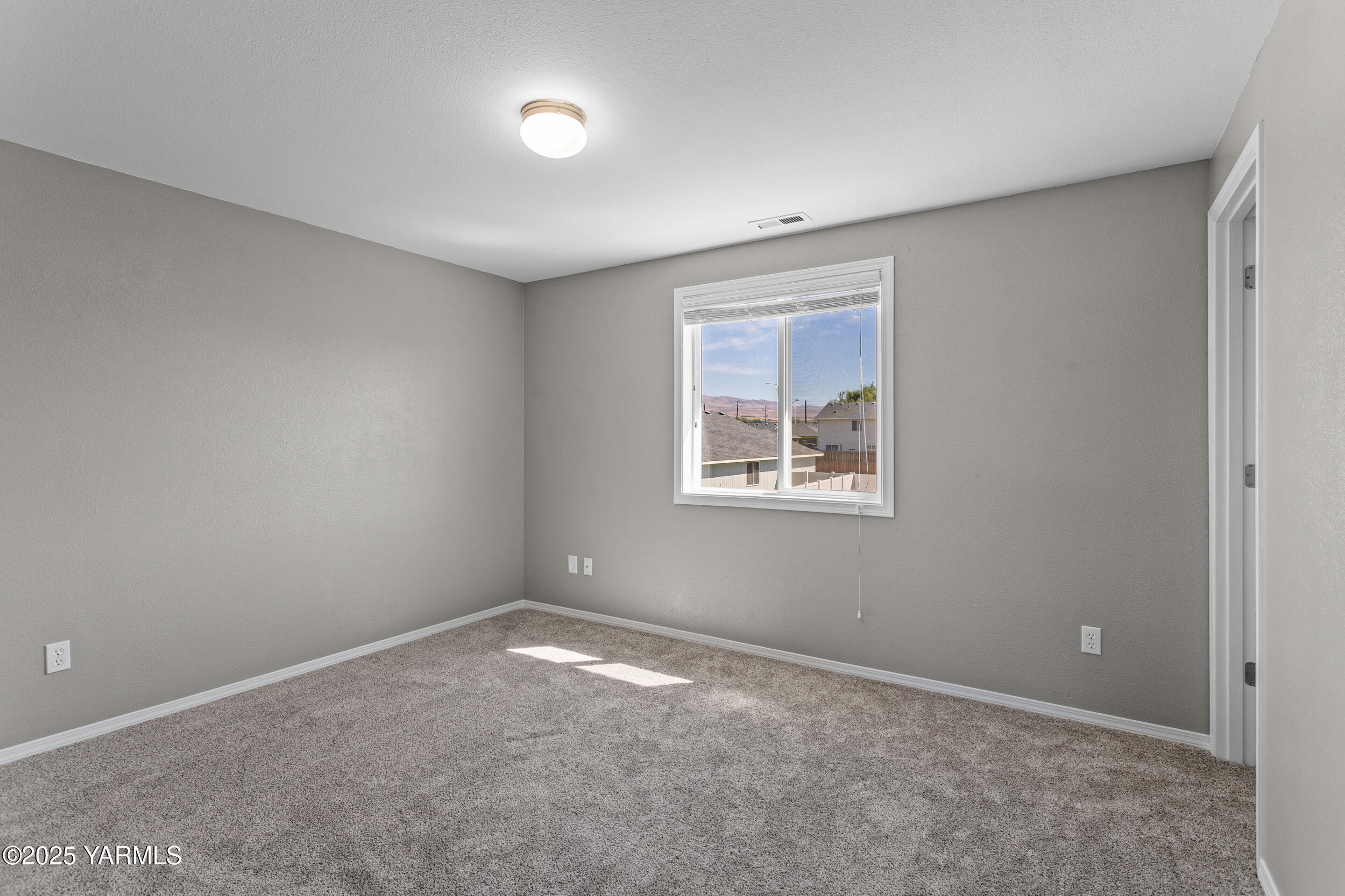 Moxee, Washington 98936, United States, 4 Bedrooms Bedrooms, ,3 BathroomsBathrooms,Residential,Active,196106