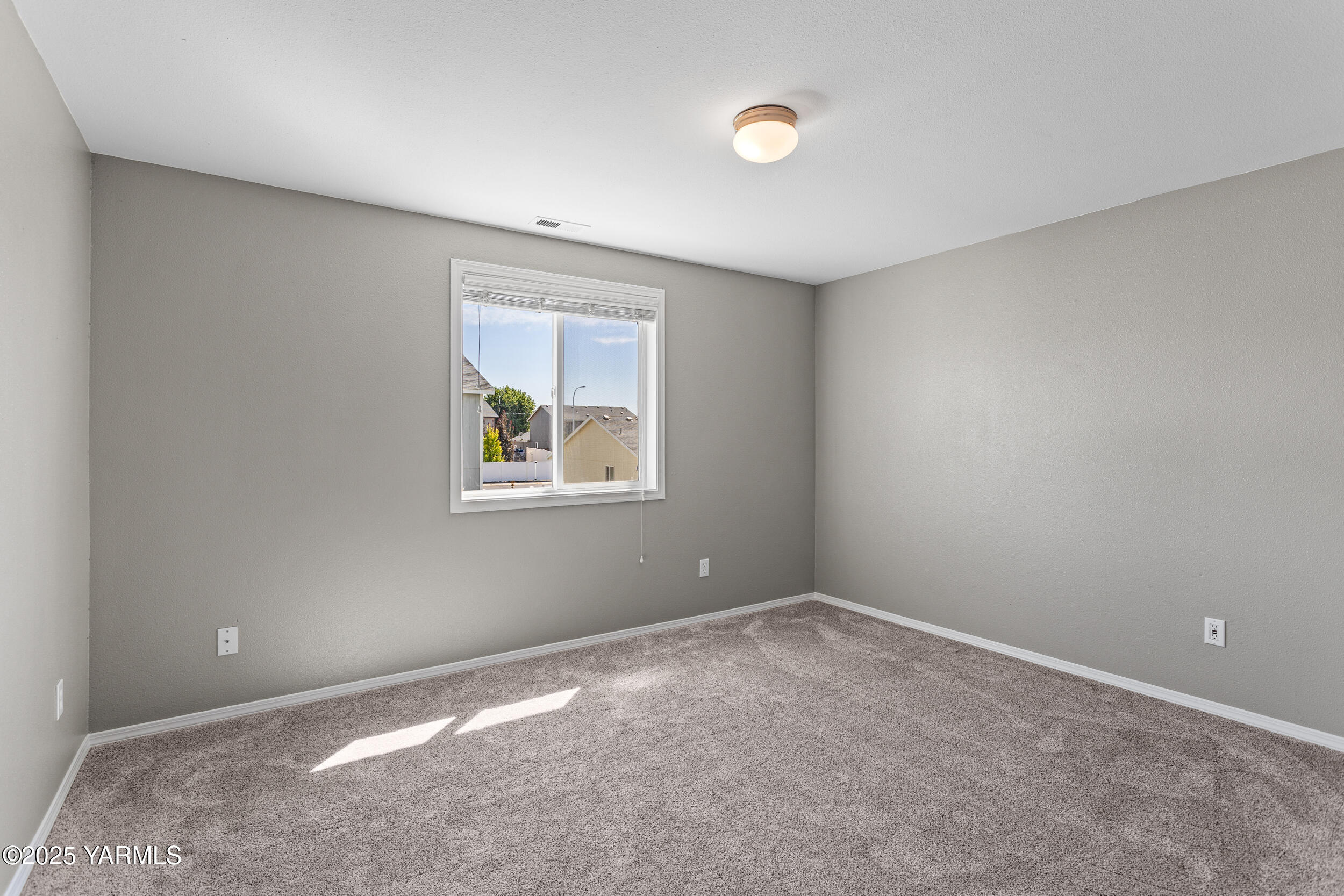 Moxee, Washington 98936, United States, 4 Bedrooms Bedrooms, ,3 BathroomsBathrooms,Residential,Active,196106