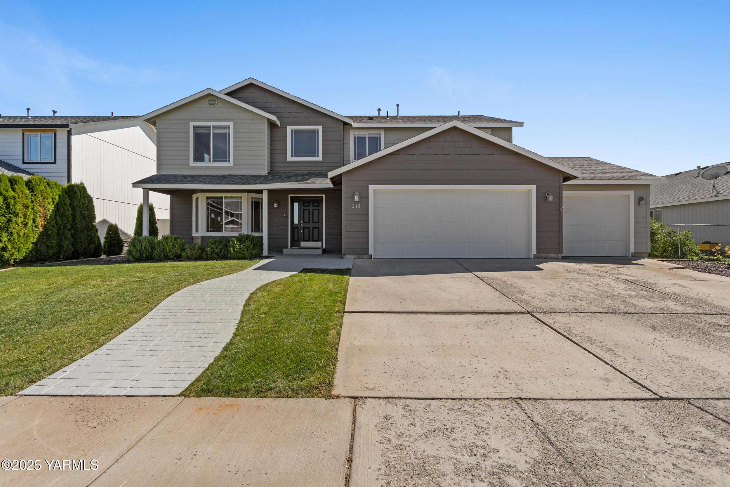 Moxee, Washington 98936, United States, 4 Bedrooms Bedrooms, ,3 BathroomsBathrooms,Residential,Active,196106