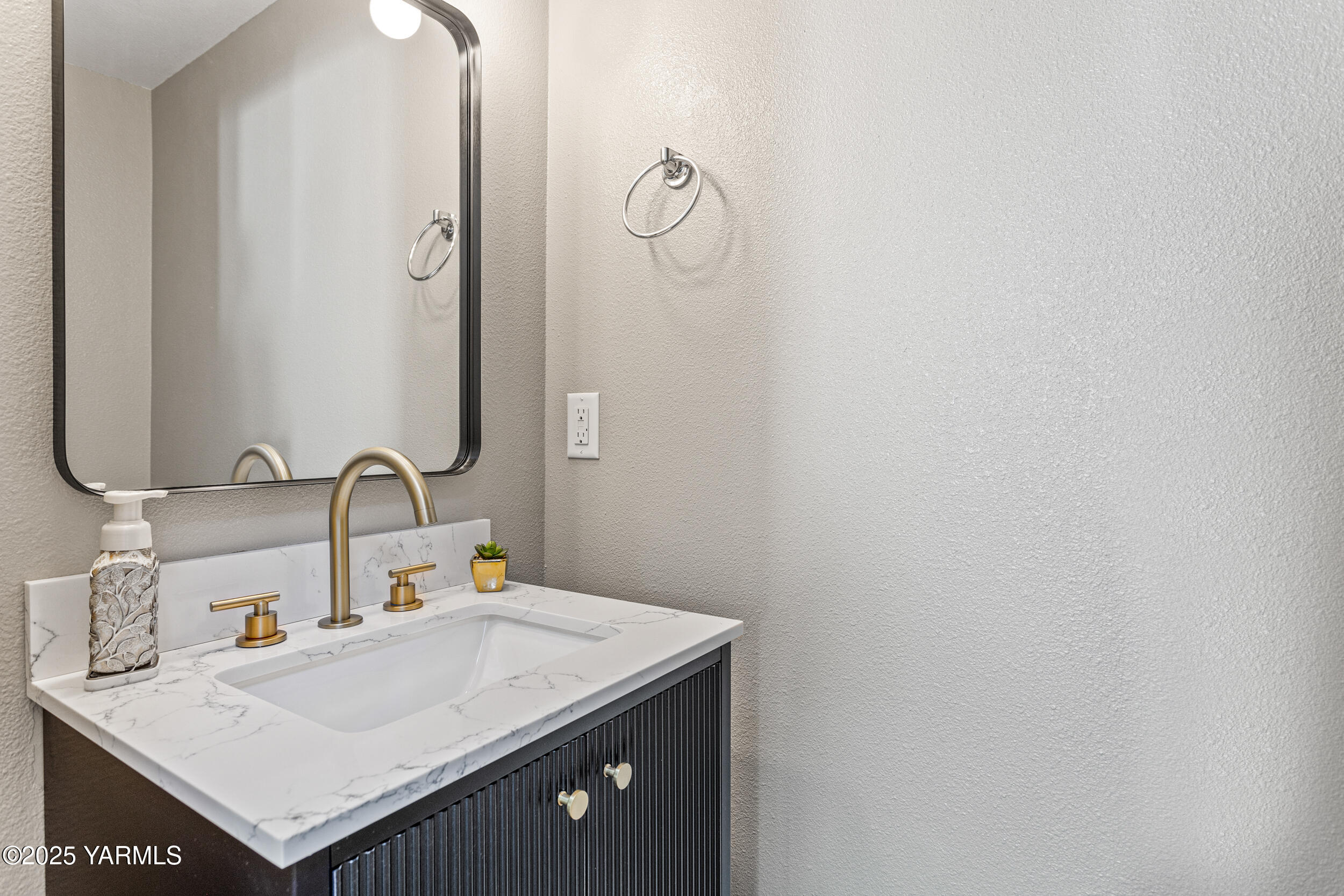 Moxee, Washington 98936, United States, 4 Bedrooms Bedrooms, ,3 BathroomsBathrooms,Residential,Active,196106