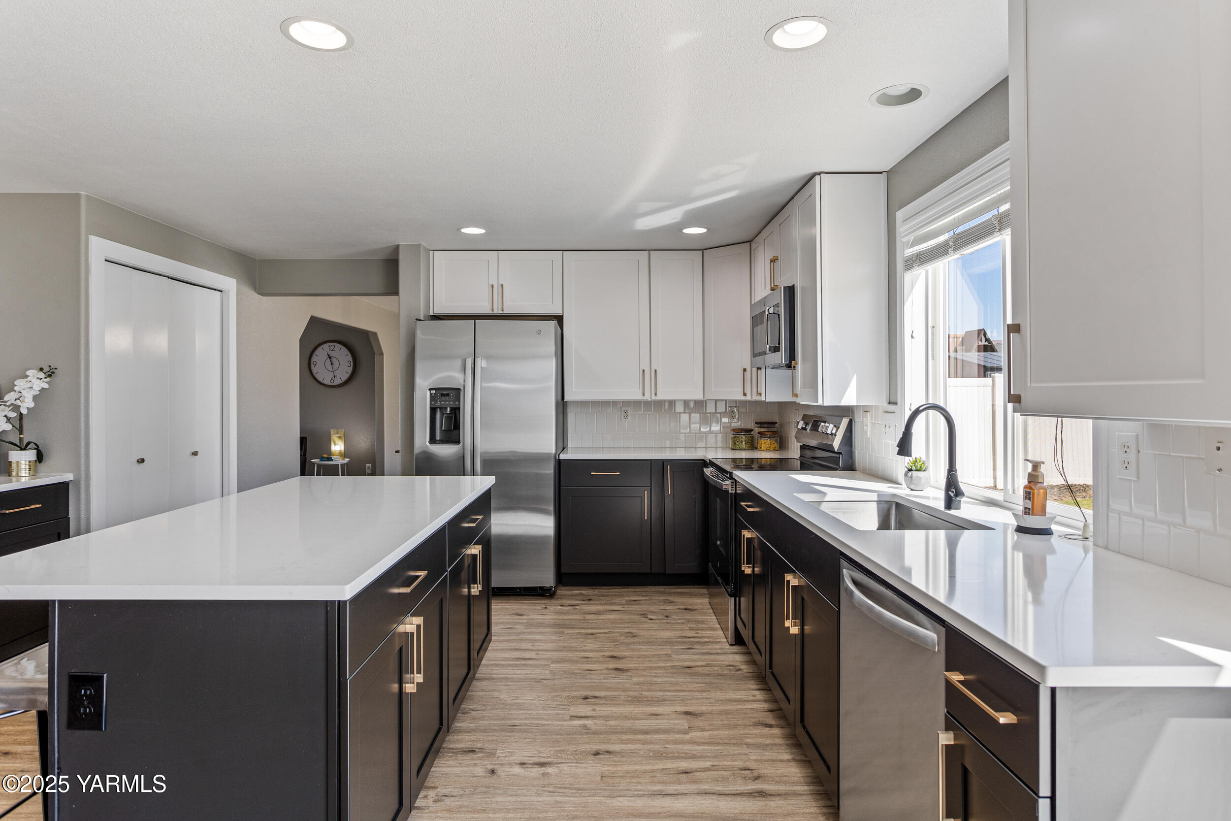 Moxee, Washington 98936, United States, 4 Bedrooms Bedrooms, ,3 BathroomsBathrooms,Residential,Active,196106