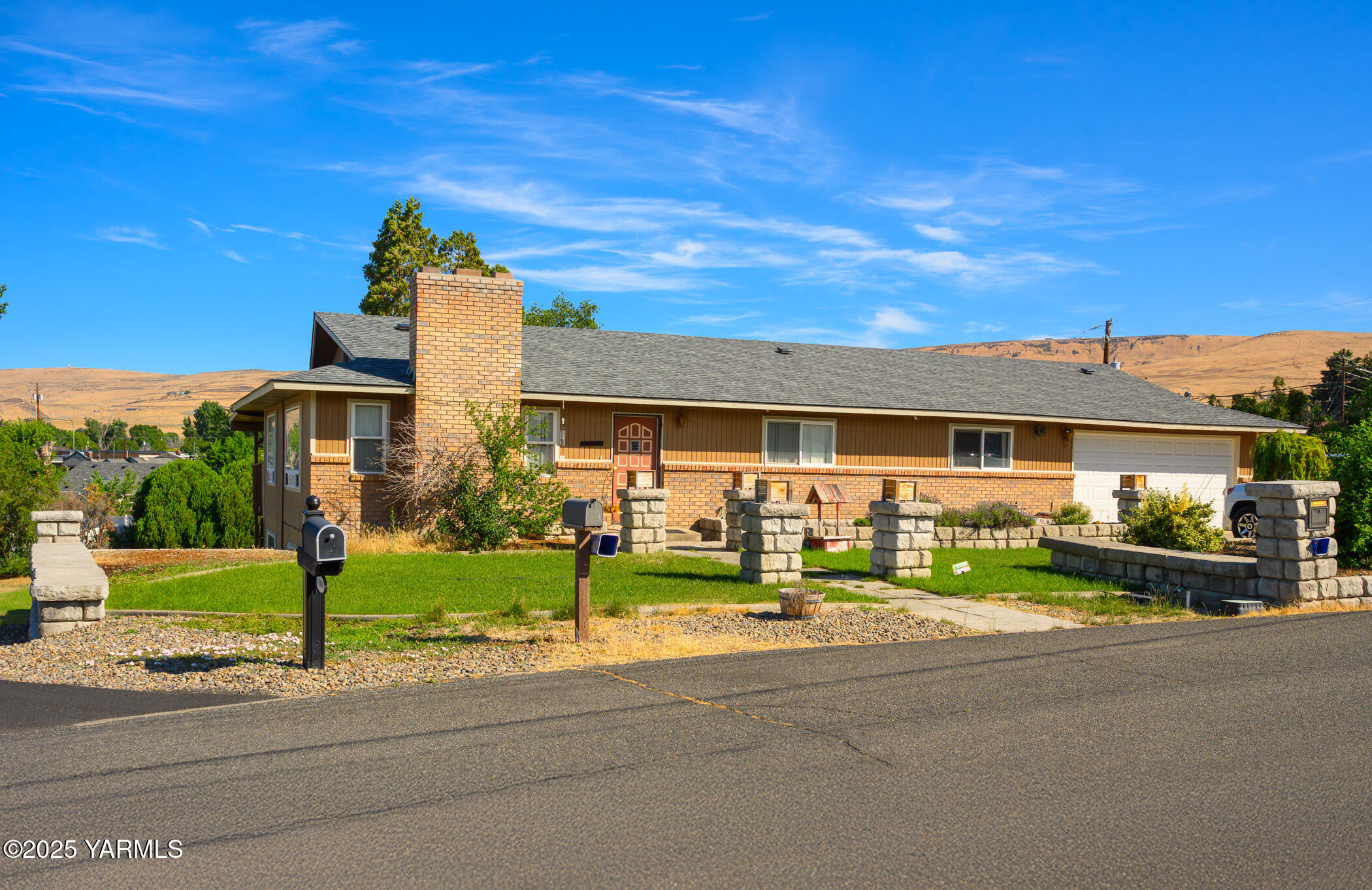 Yakima, Washington 98901, United States, 4 Bedrooms Bedrooms, ,3 BathroomsBathrooms,Residential,Active,165622