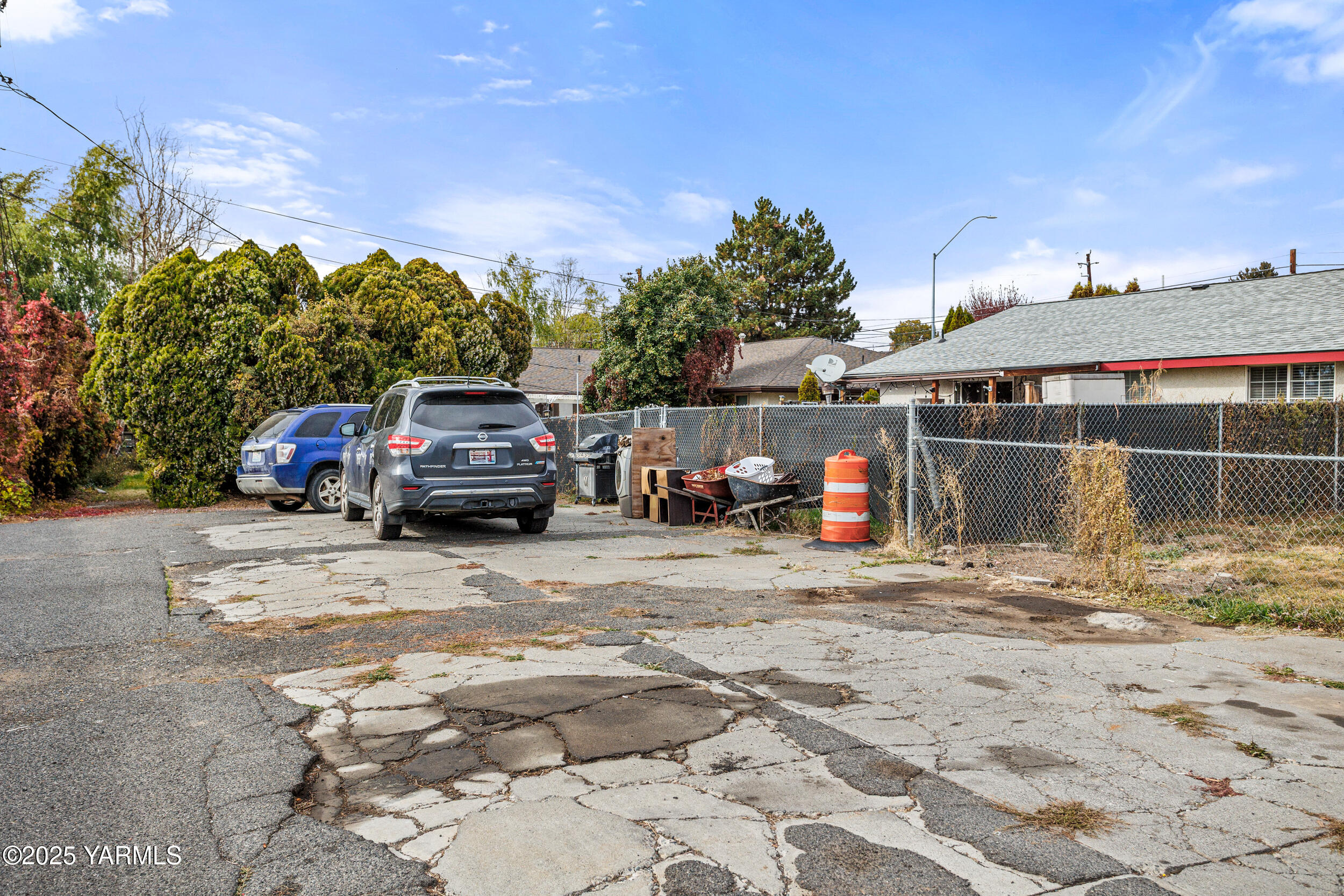 Yakima, Washington 98908, United States, ,Residential,Pending,235477