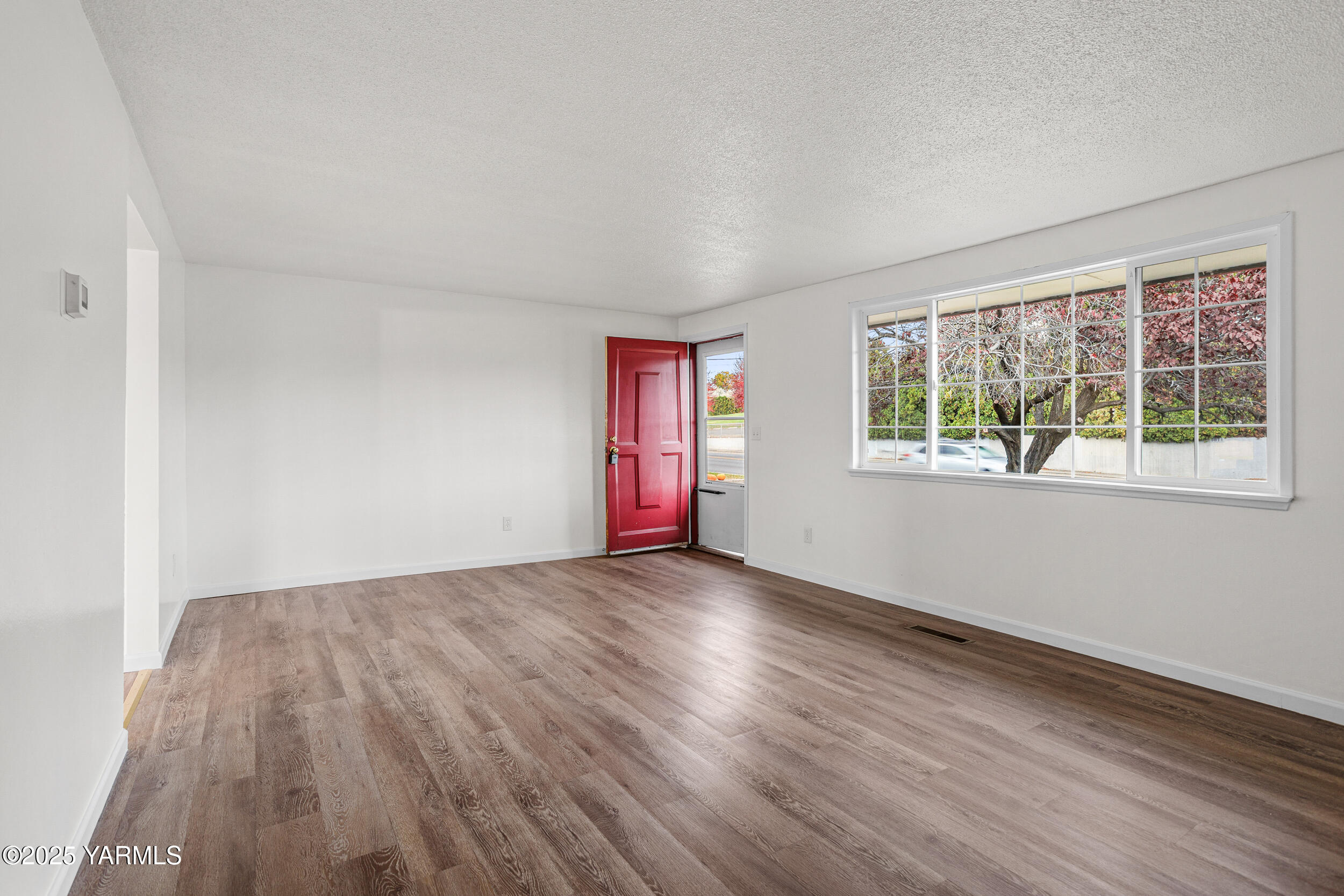 Yakima, Washington 98908, United States, ,Residential,Pending,235477