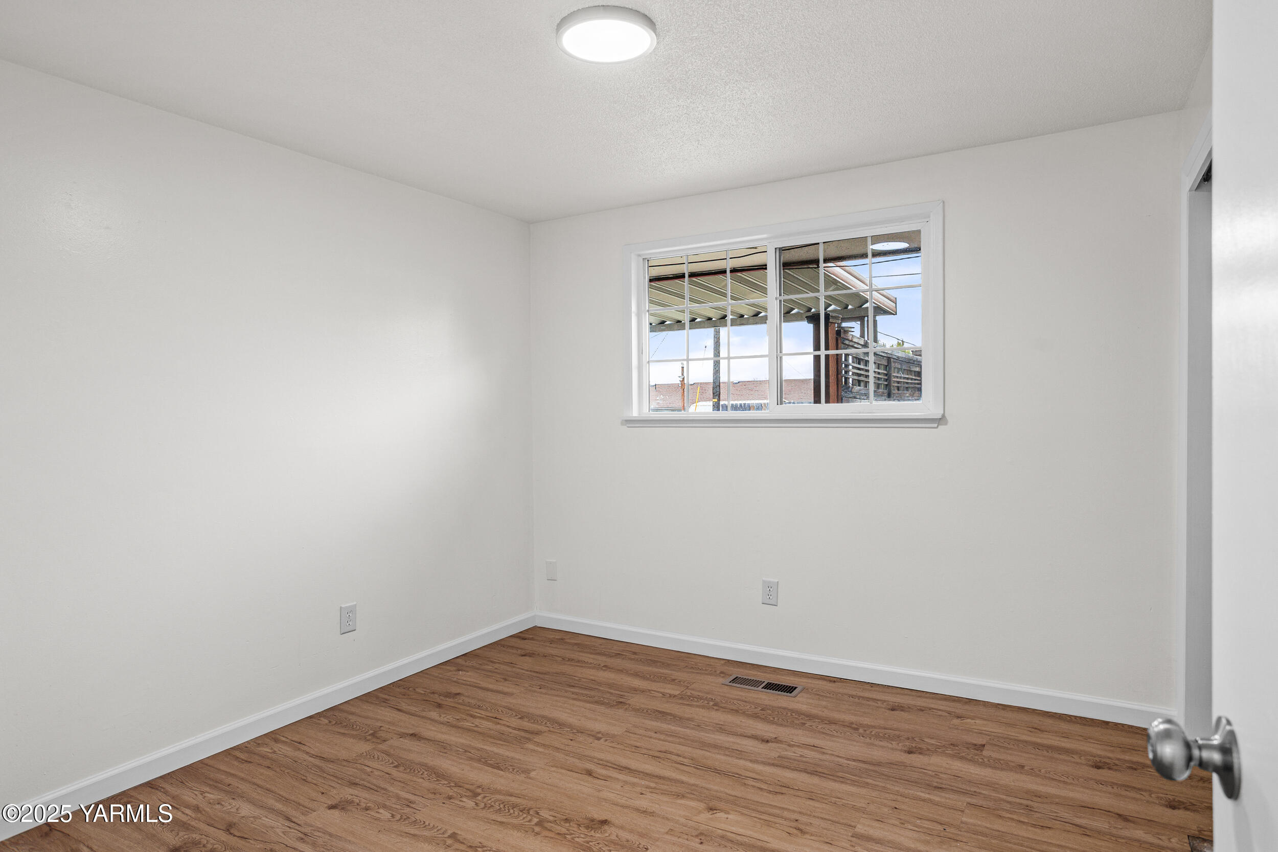 Yakima, Washington 98908, United States, ,Residential,Pending,235477