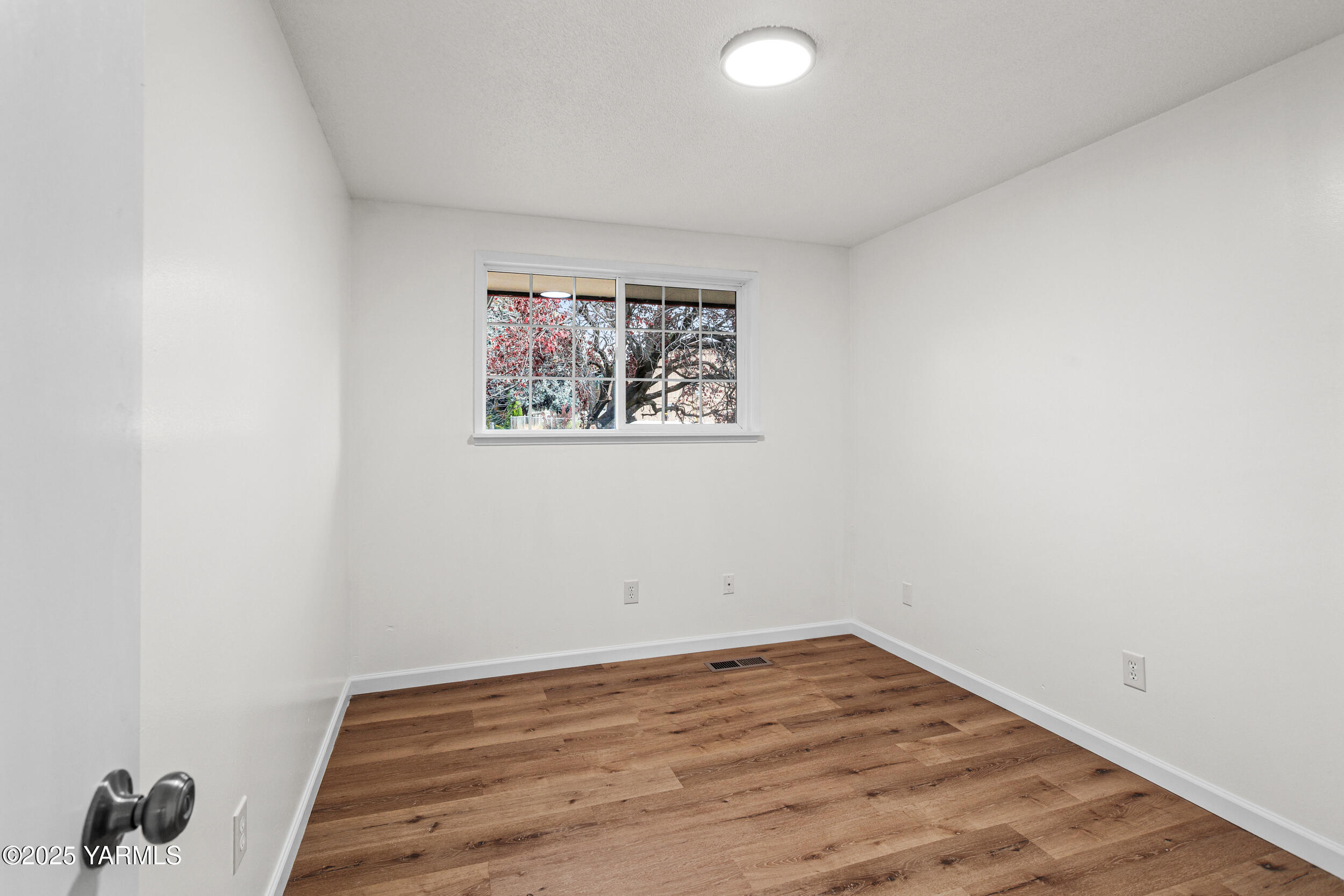 Yakima, Washington 98908, United States, ,Residential,Pending,235477