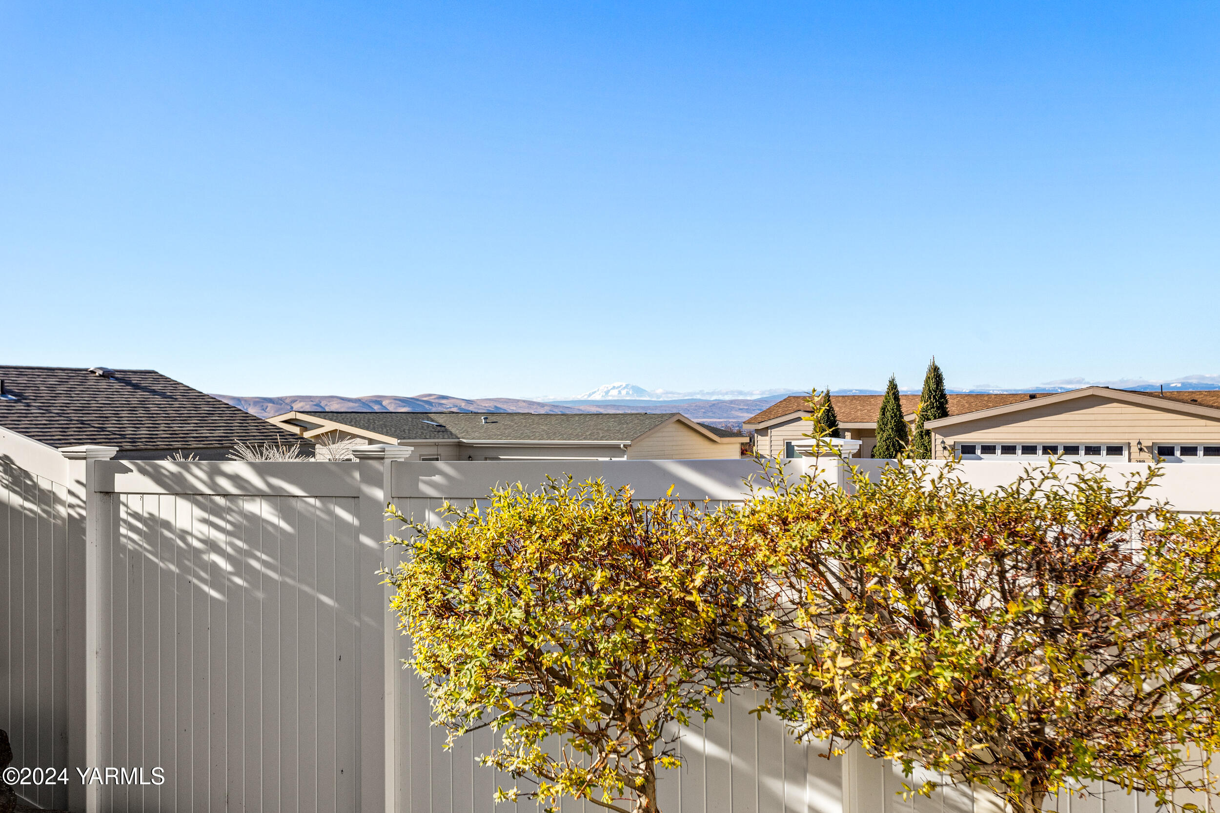 Yakima, Washington 98901, United States, 3 Bedrooms Bedrooms, ,2 BathroomsBathrooms,Residential,Active,31993