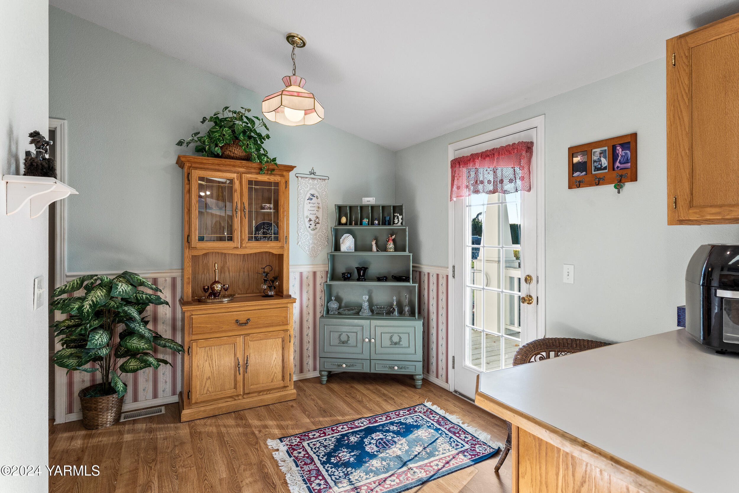 Yakima, Washington 98901, United States, 3 Bedrooms Bedrooms, ,2 BathroomsBathrooms,Residential,Active,31993