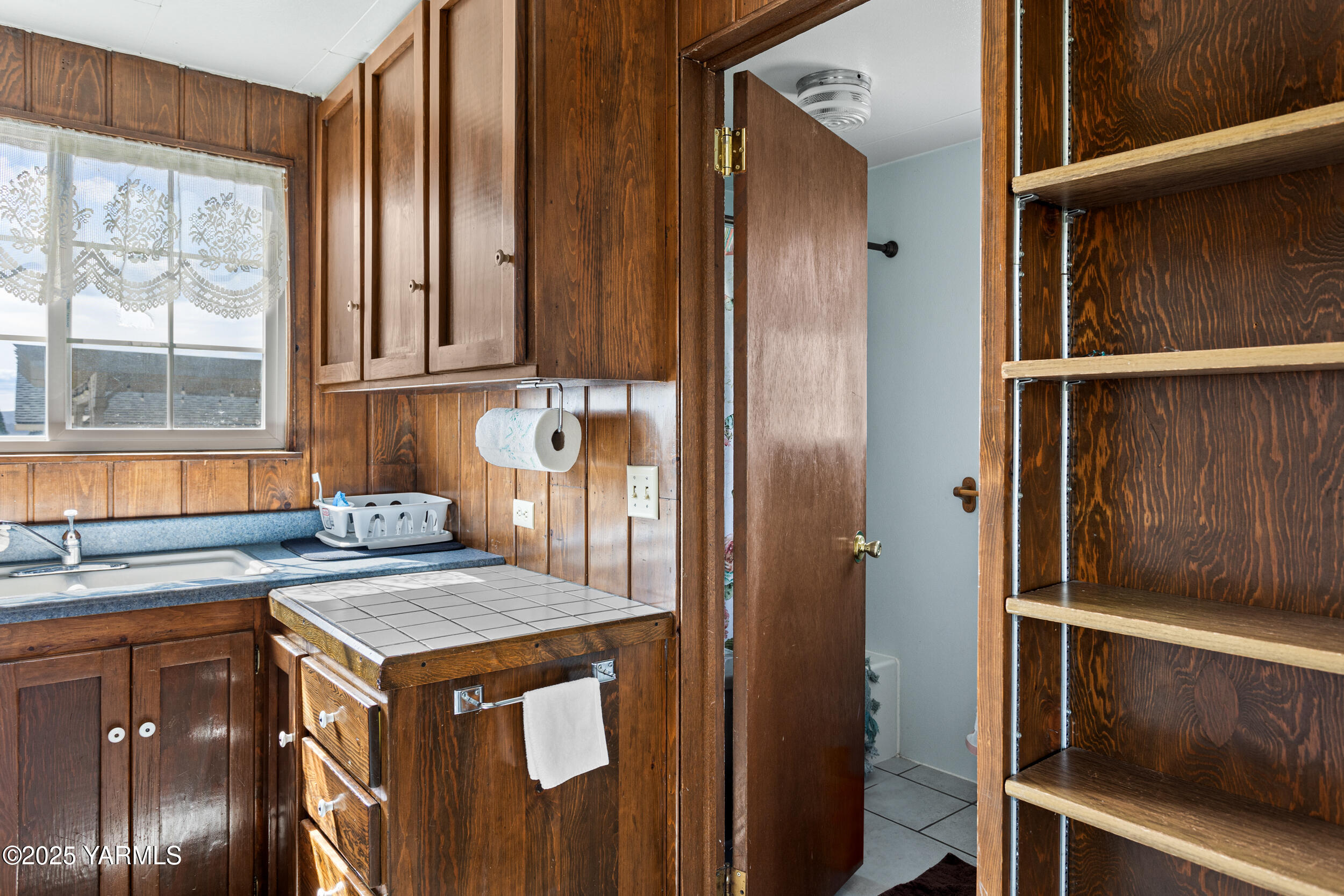 Yakima, Washington 98901, United States, 1 Bedroom Bedrooms, ,1 BathroomBathrooms,Residential,Pending,102247