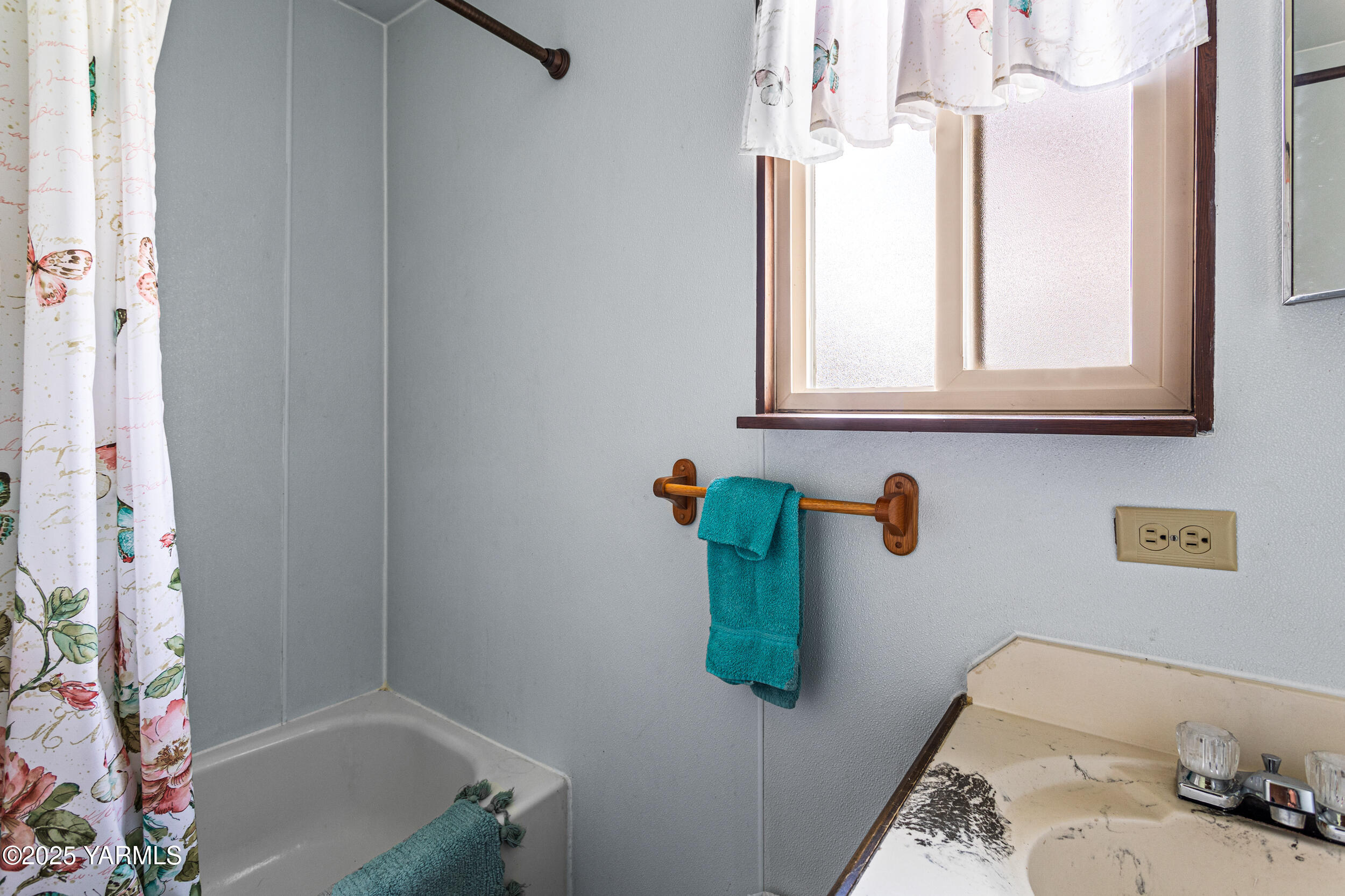 Yakima, Washington 98901, United States, 1 Bedroom Bedrooms, ,1 BathroomBathrooms,Residential,Pending,102247