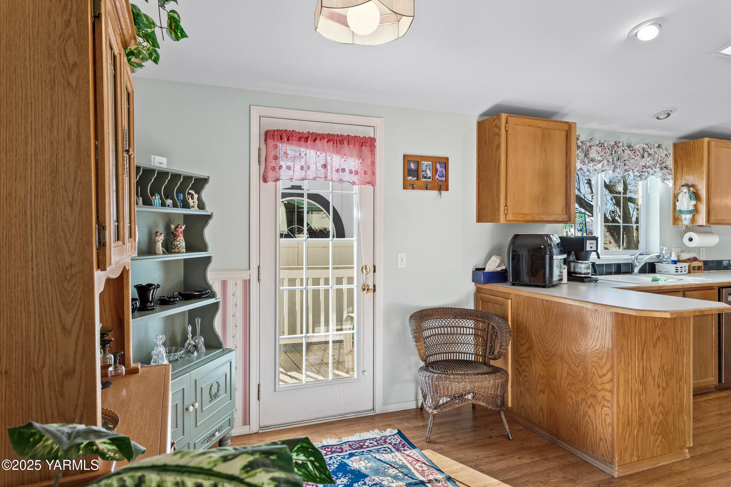 Yakima, Washington 98901, United States, 3 Bedrooms Bedrooms, ,2 BathroomsBathrooms,Residential,Active,212318