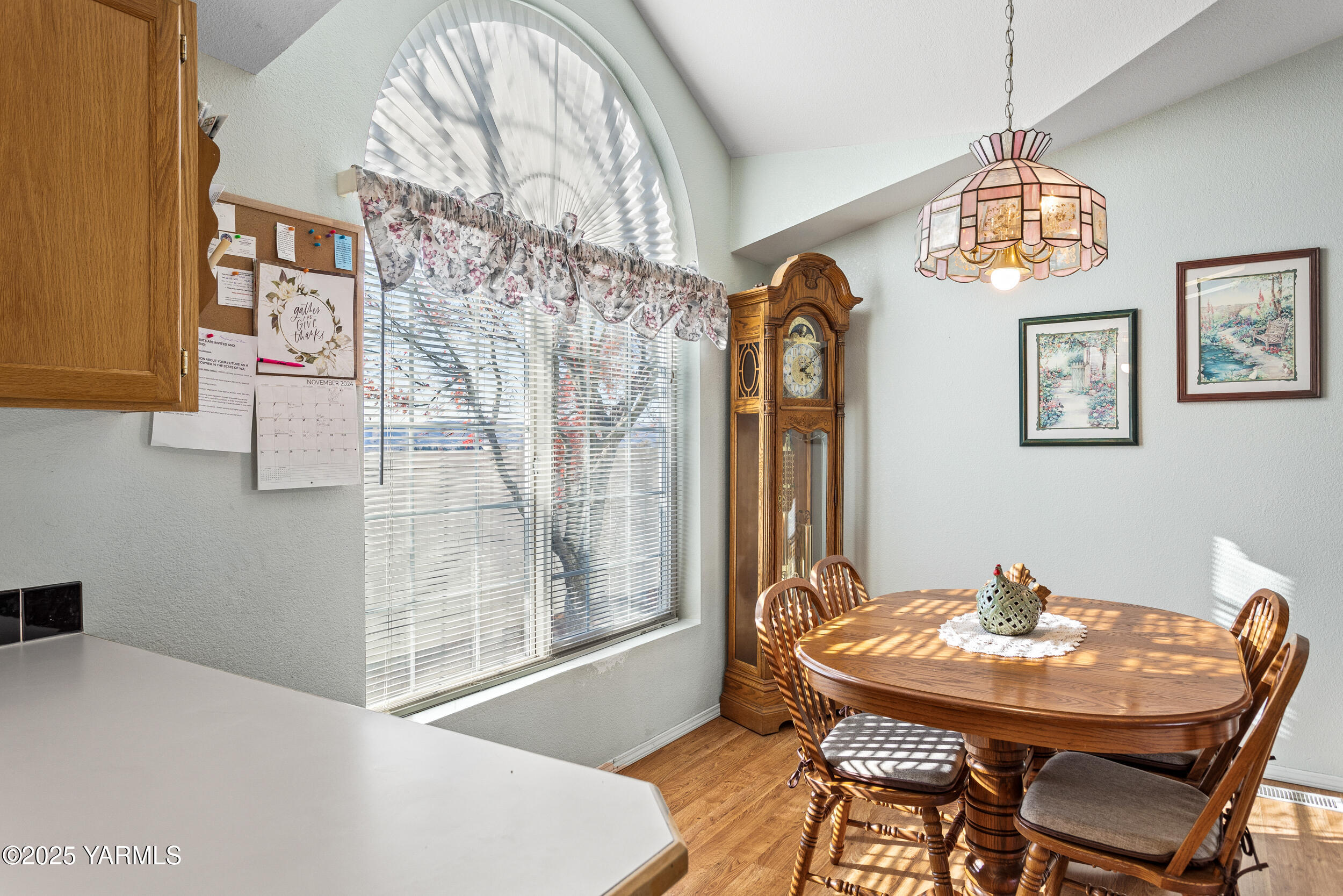 Yakima, Washington 98901, United States, 3 Bedrooms Bedrooms, ,2 BathroomsBathrooms,Residential,Active,212318