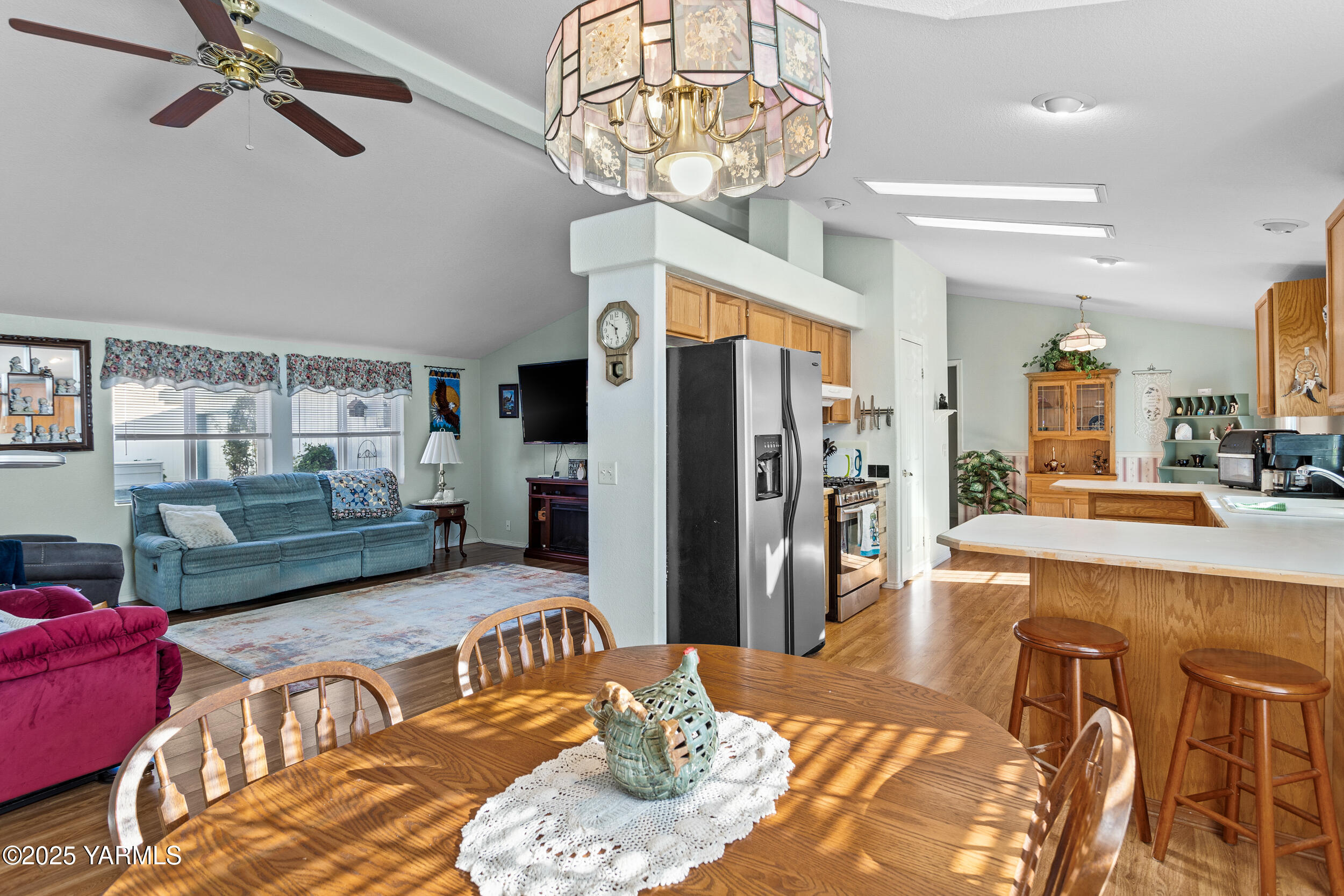 Yakima, Washington 98901, United States, 3 Bedrooms Bedrooms, ,2 BathroomsBathrooms,Residential,Active,212318