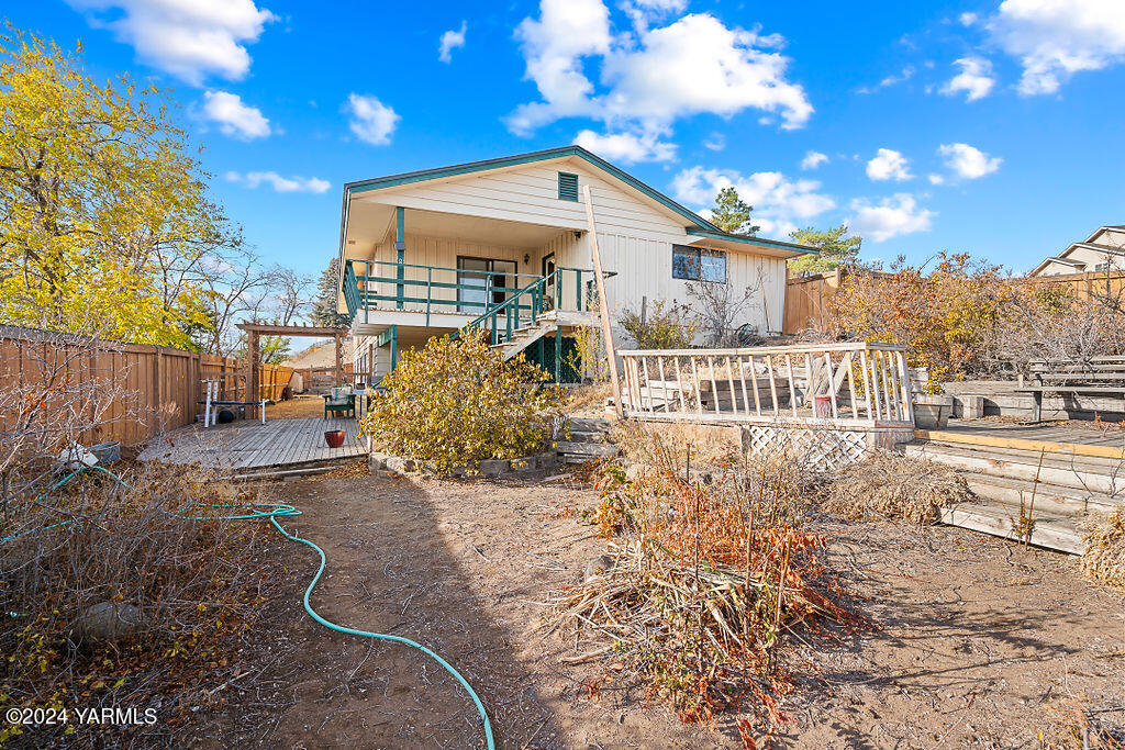 Selah, Washington 98942, United States, 5 Bedrooms Bedrooms, ,2 BathroomsBathrooms,Residential,Pending,33625