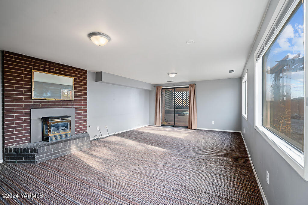 Selah, Washington 98942, United States, 5 Bedrooms Bedrooms, ,2 BathroomsBathrooms,Residential,Pending,33625