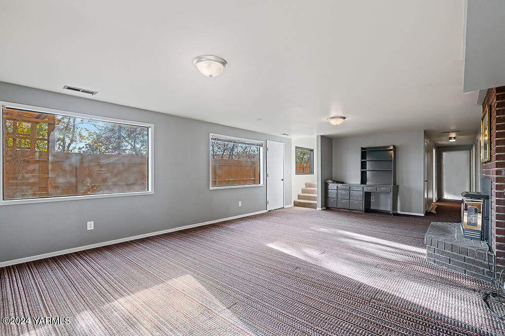 Selah, Washington 98942, United States, 5 Bedrooms Bedrooms, ,2 BathroomsBathrooms,Residential,Pending,33625