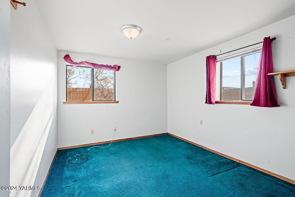 Selah, Washington 98942, United States, 5 Bedrooms Bedrooms, ,2 BathroomsBathrooms,Residential,Pending,33625