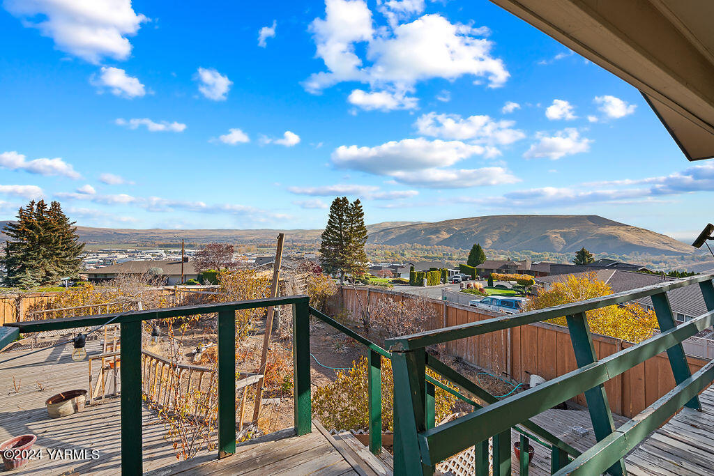 Selah, Washington 98942, United States, 5 Bedrooms Bedrooms, ,2 BathroomsBathrooms,Residential,Pending,33625