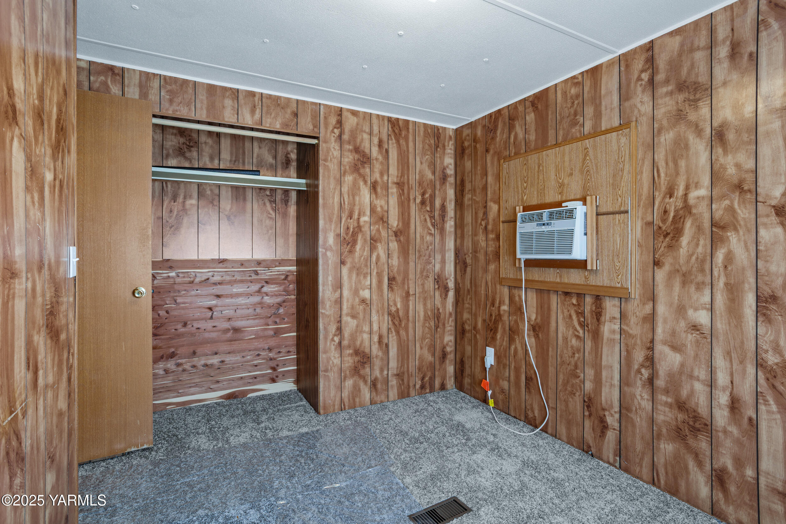 Yakima, Washington 98902, United States, 3 Bedrooms Bedrooms, ,2 BathroomsBathrooms,Residential,Pending,211793