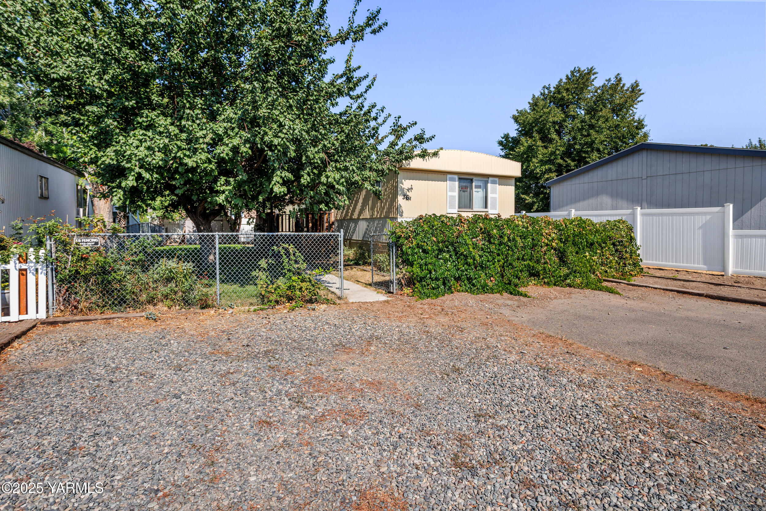 Yakima, Washington 98902, United States, 3 Bedrooms Bedrooms, ,2 BathroomsBathrooms,Residential,Pending,211793