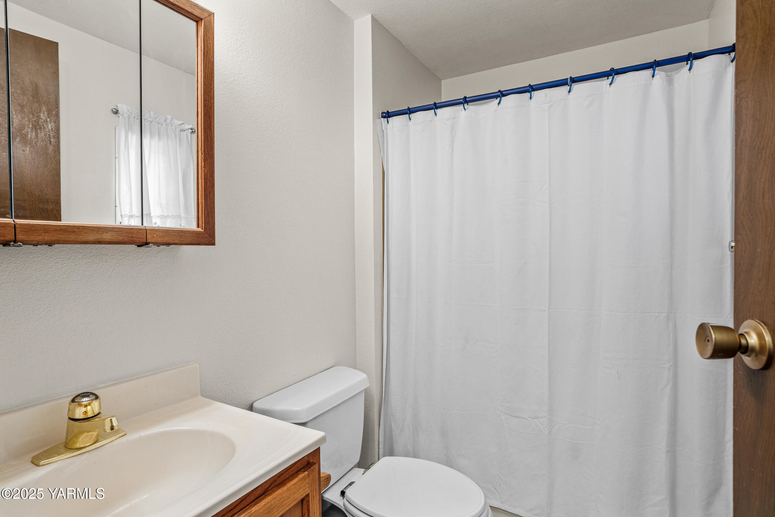 Yakima, Washington 98902, United States, 3 Bedrooms Bedrooms, ,2 BathroomsBathrooms,Residential,Pending,211793