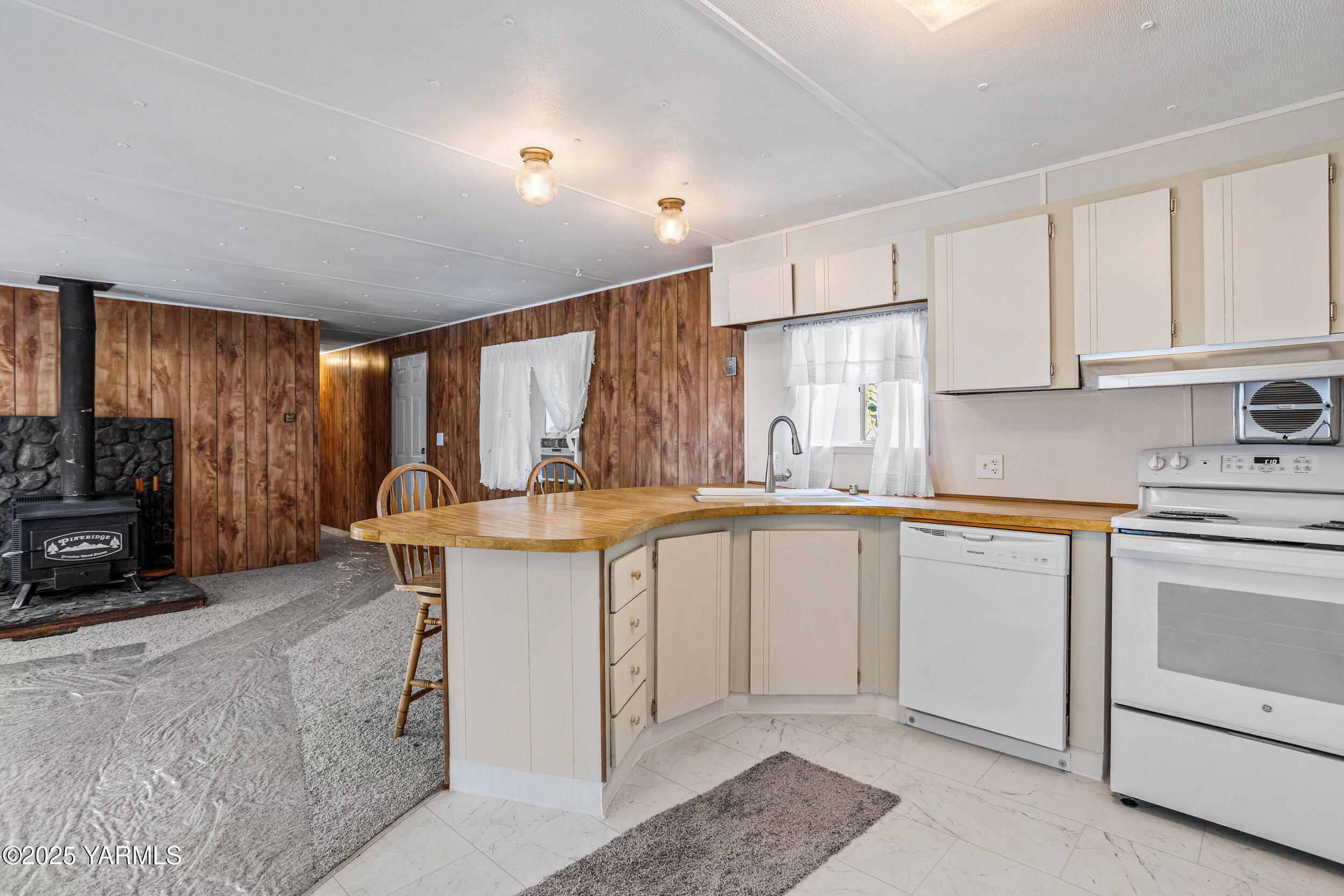 Yakima, Washington 98902, United States, 3 Bedrooms Bedrooms, ,2 BathroomsBathrooms,Residential,Pending,211793