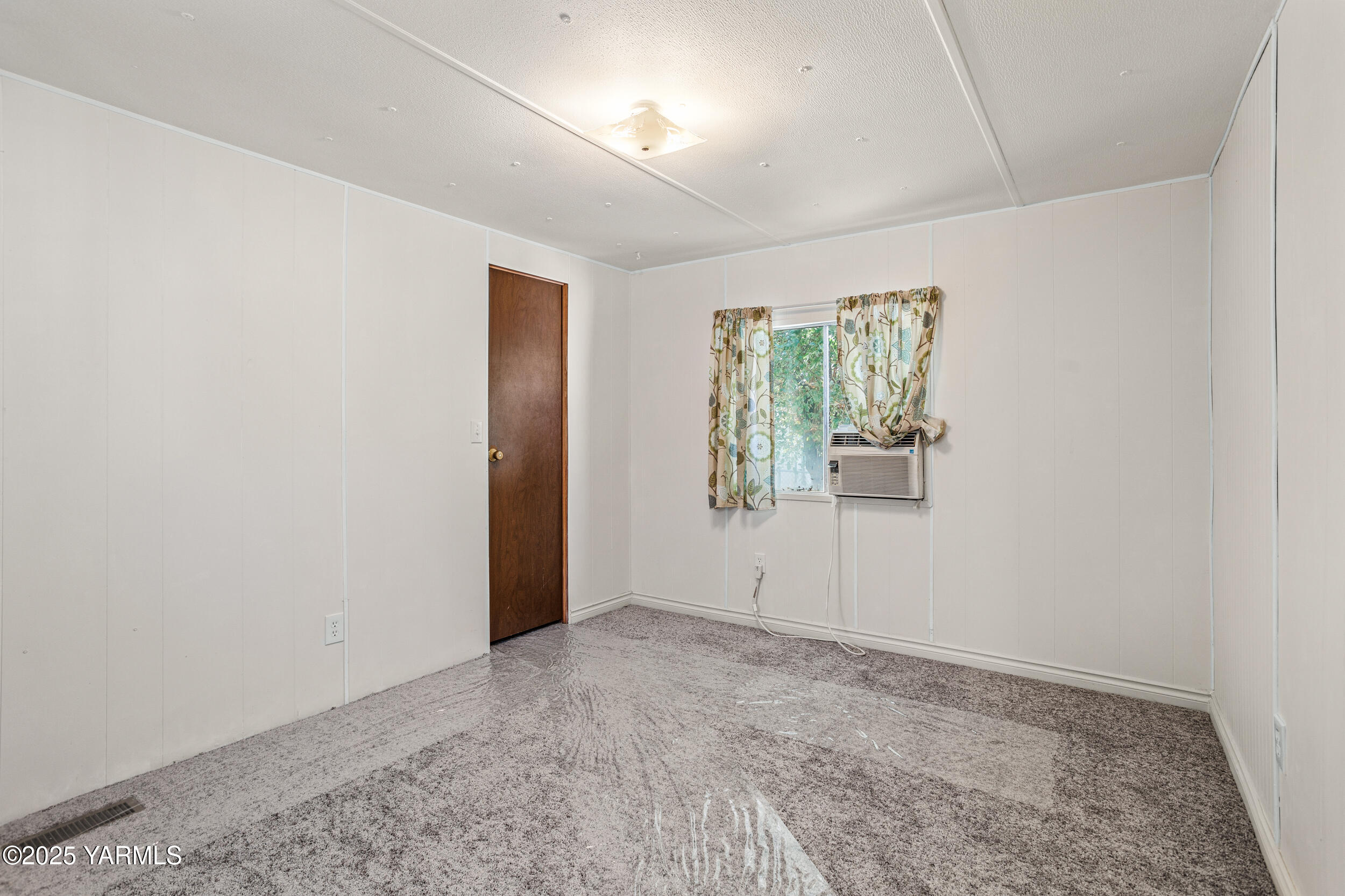 Yakima, Washington 98902, United States, 3 Bedrooms Bedrooms, ,2 BathroomsBathrooms,Residential,Pending,211793