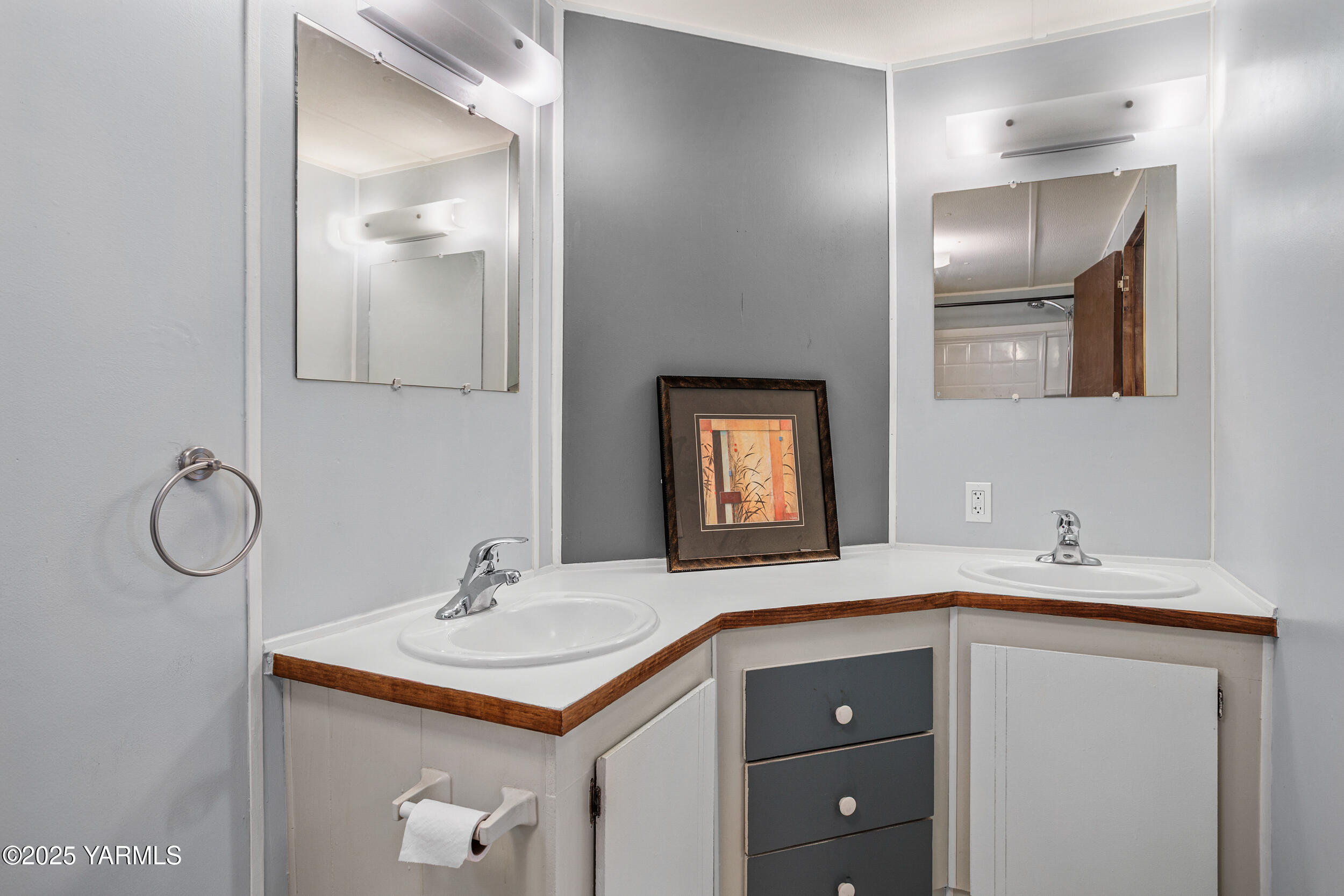 Yakima, Washington 98902, United States, 3 Bedrooms Bedrooms, ,2 BathroomsBathrooms,Residential,Pending,211793