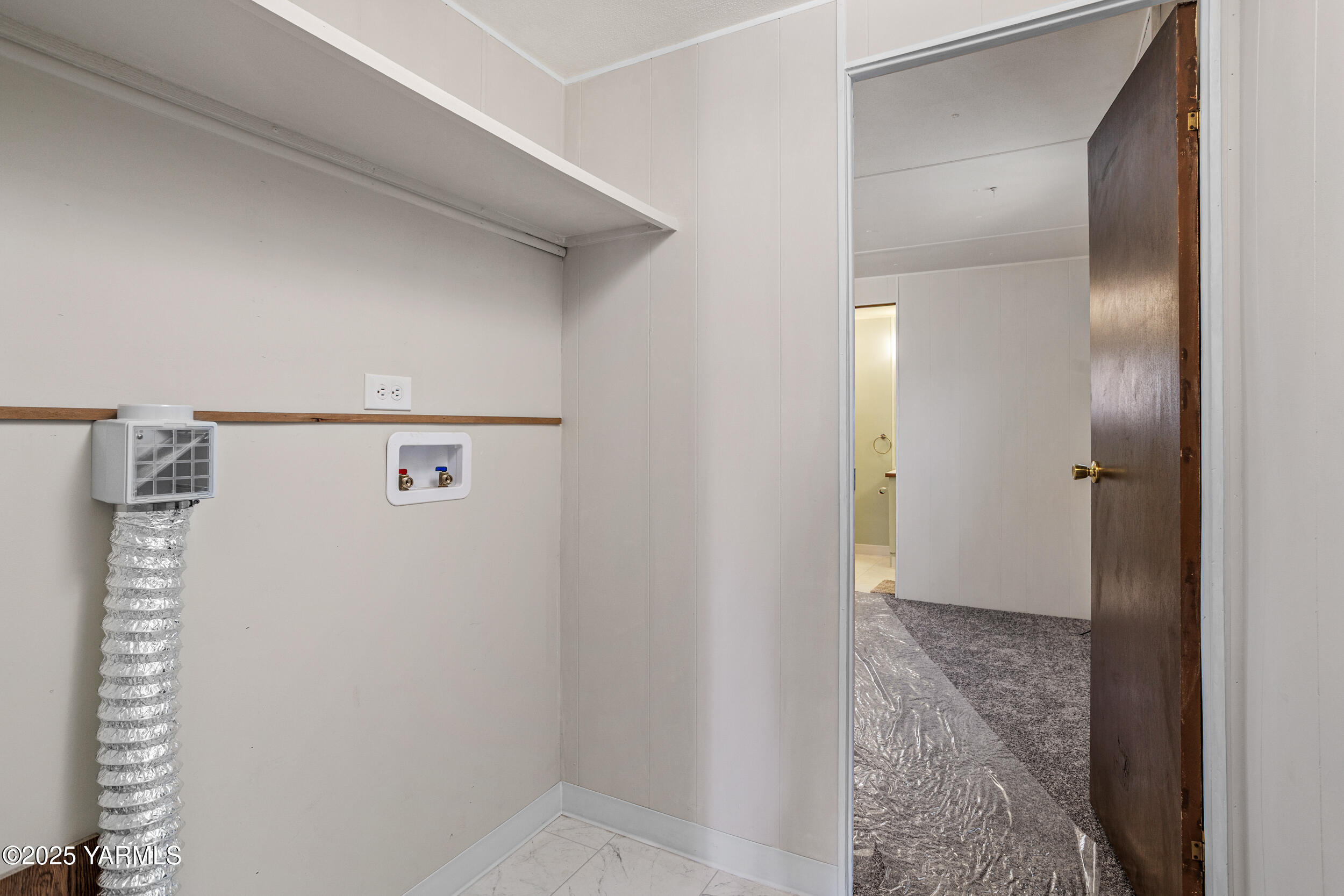 Yakima, Washington 98902, United States, 3 Bedrooms Bedrooms, ,2 BathroomsBathrooms,Residential,Pending,211793