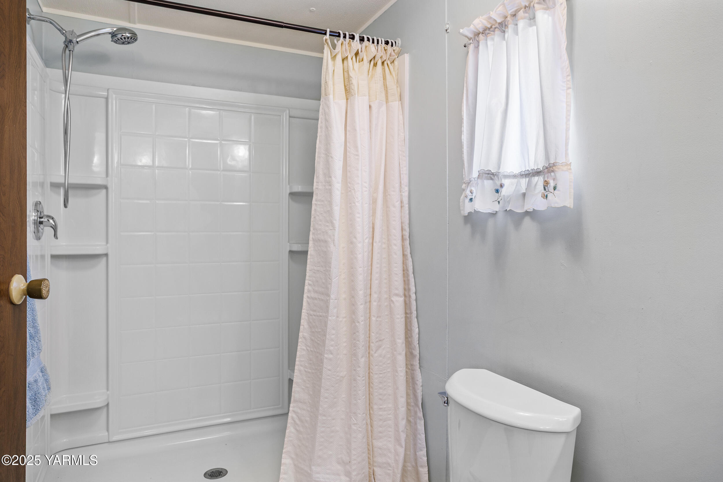 Yakima, Washington 98902, United States, 3 Bedrooms Bedrooms, ,2 BathroomsBathrooms,Residential,Pending,211793