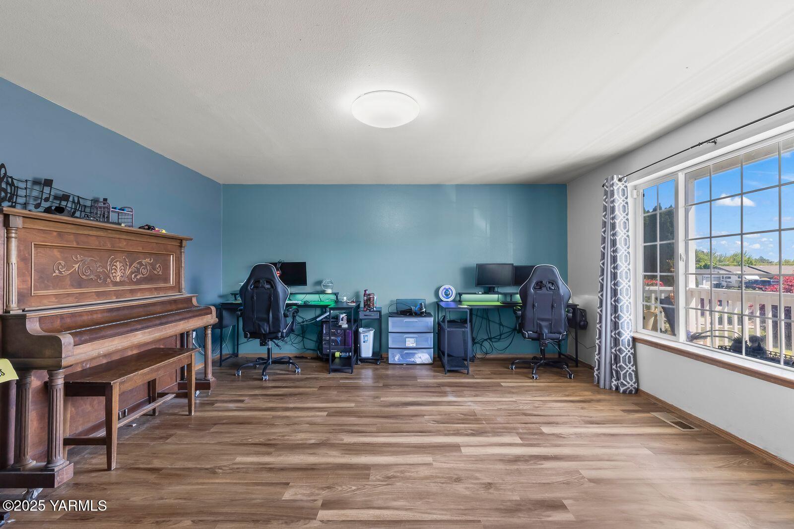 Yakima, Washington 98908, United States, 4 Bedrooms Bedrooms, ,3 BathroomsBathrooms,Residential,Active,124636