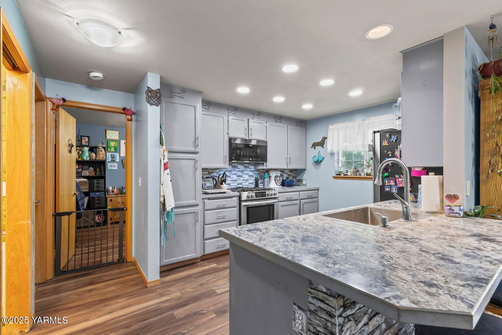 Yakima, Washington 98908, United States, 4 Bedrooms Bedrooms, ,3 BathroomsBathrooms,Residential,Active,124636