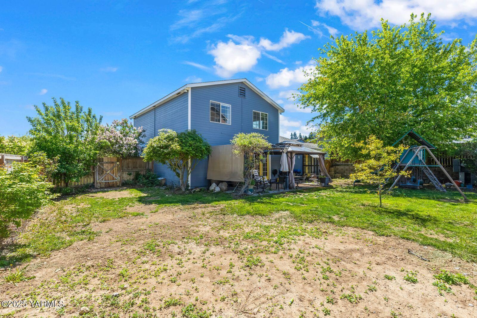 Yakima, Washington 98908, United States, 4 Bedrooms Bedrooms, ,3 BathroomsBathrooms,Residential,Active,124636