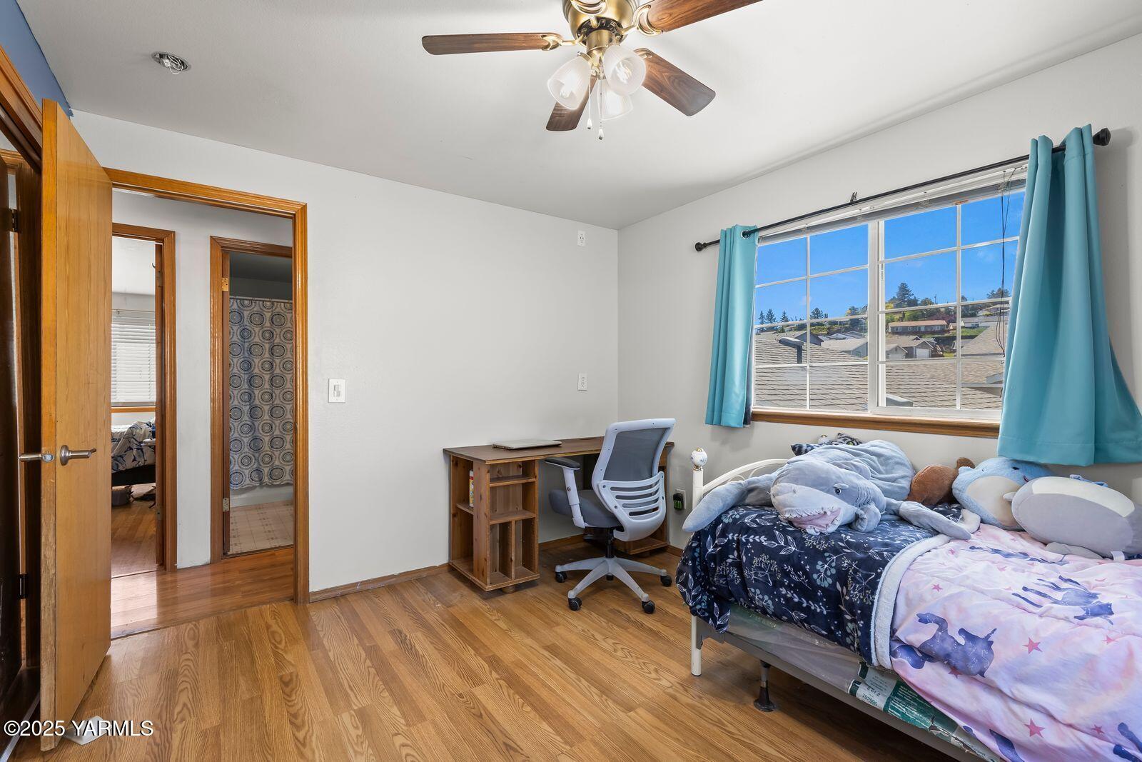 Yakima, Washington 98908, United States, 4 Bedrooms Bedrooms, ,3 BathroomsBathrooms,Residential,Active,124636