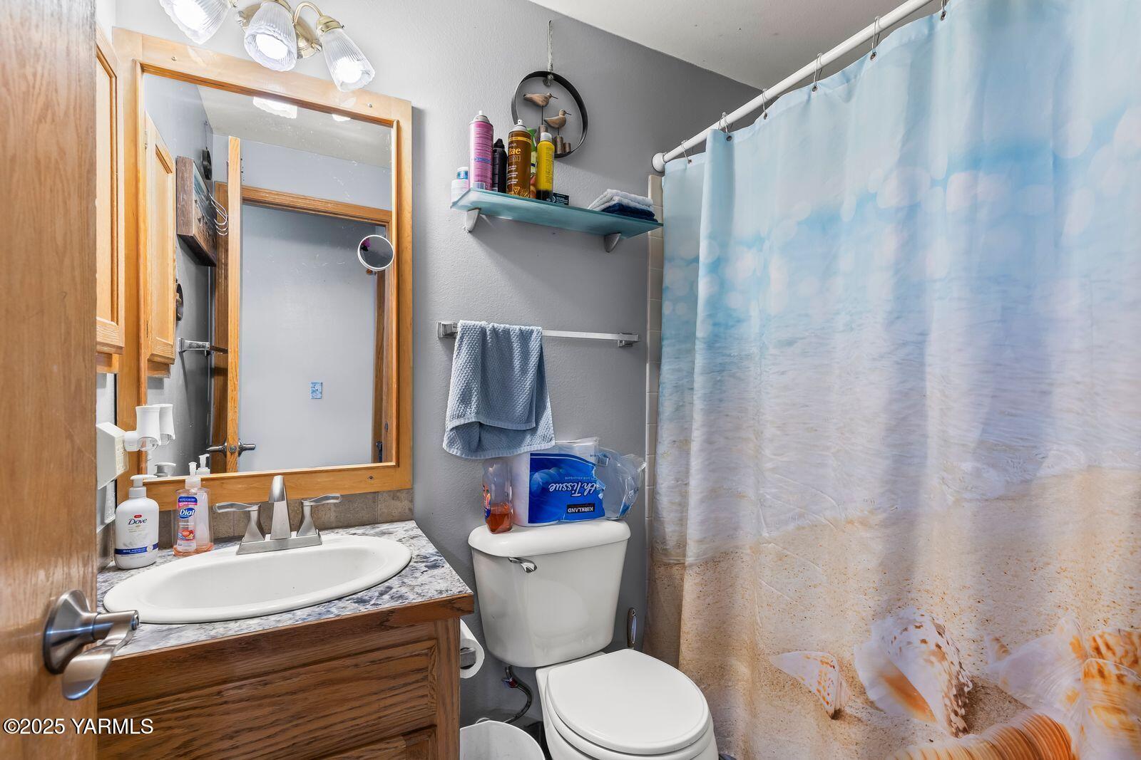 Yakima, Washington 98908, United States, 4 Bedrooms Bedrooms, ,3 BathroomsBathrooms,Residential,Active,124636