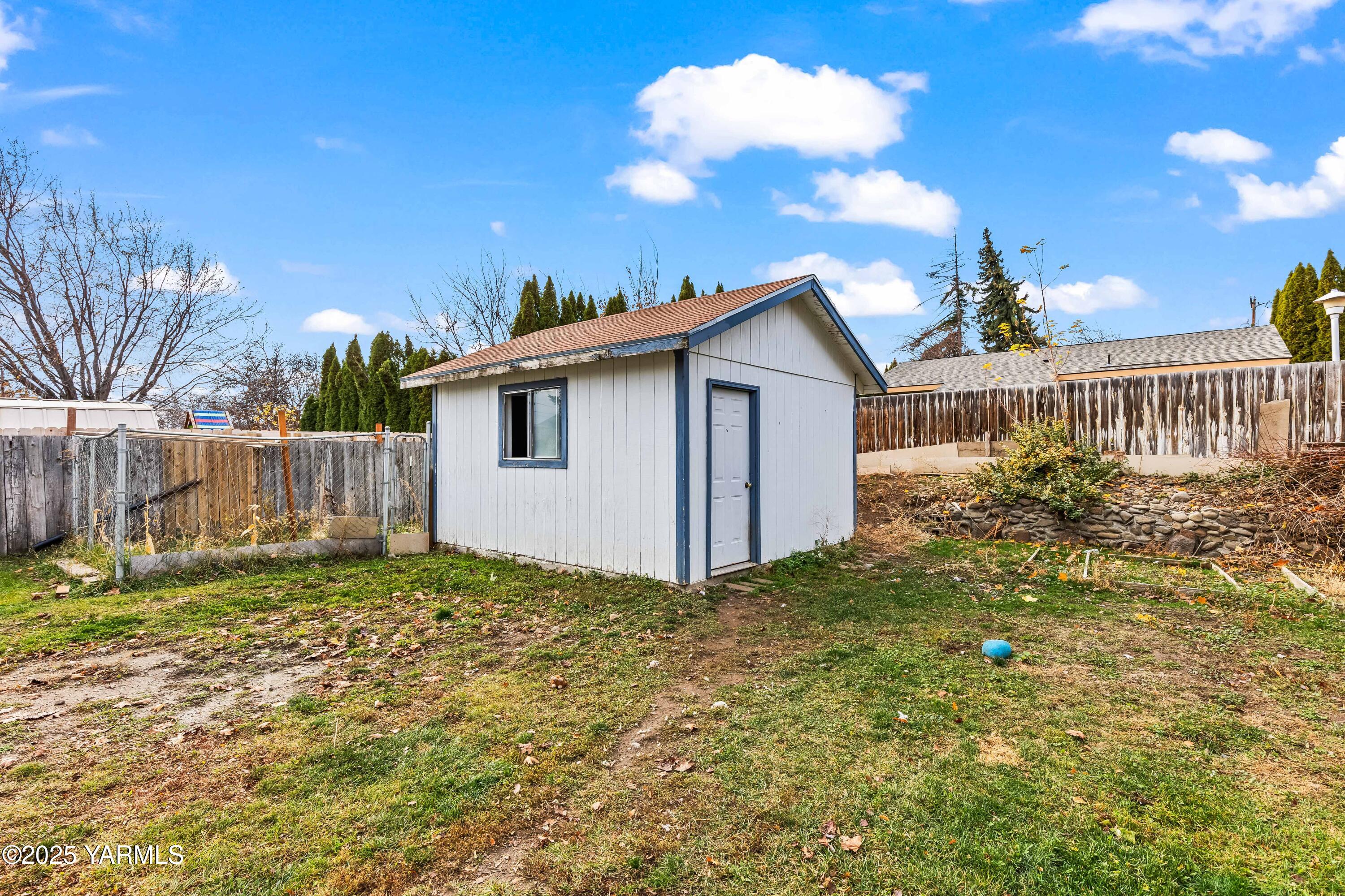 Tieton, Washington 98947, United States, 4 Bedrooms Bedrooms, ,3 BathroomsBathrooms,Residential,Active,245779