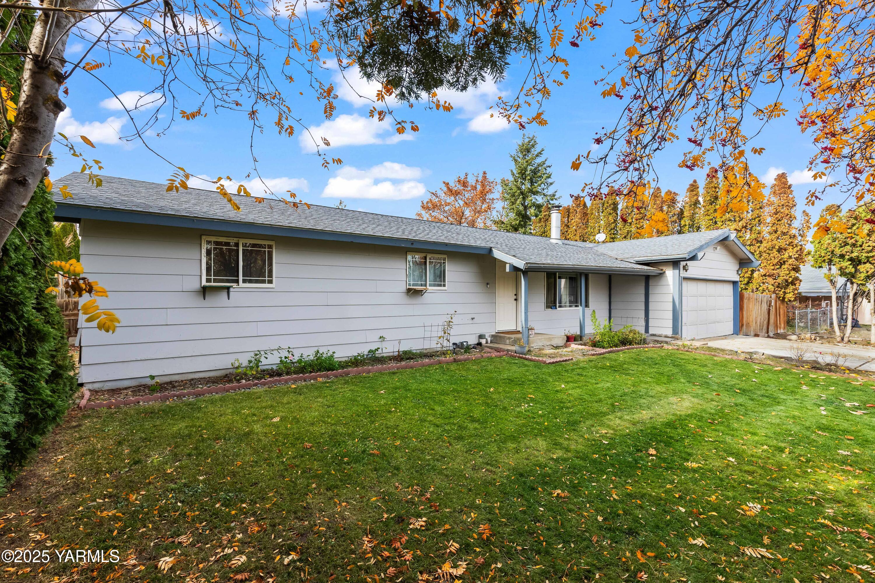 Tieton, Washington 98947, United States, 4 Bedrooms Bedrooms, ,3 BathroomsBathrooms,Residential,Active,245779