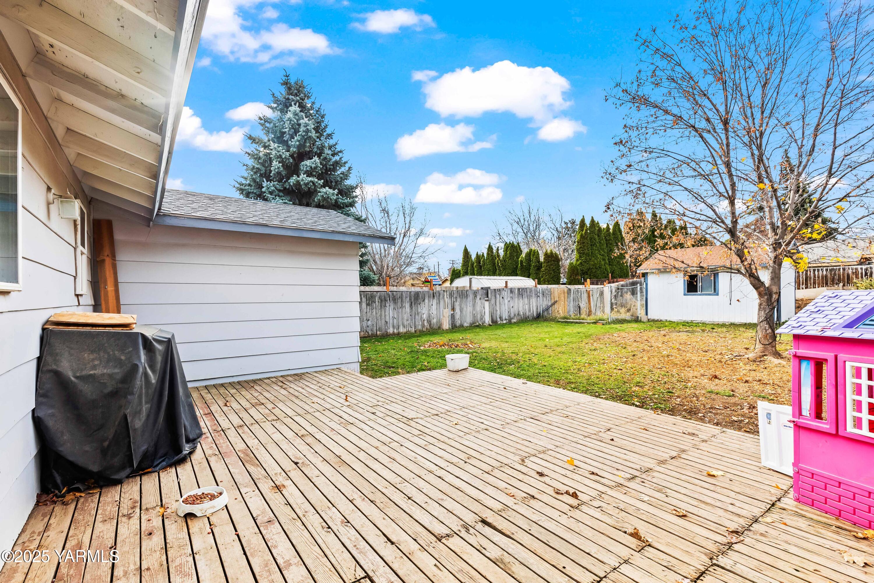 Tieton, Washington 98947, United States, 4 Bedrooms Bedrooms, ,3 BathroomsBathrooms,Residential,Active,245779