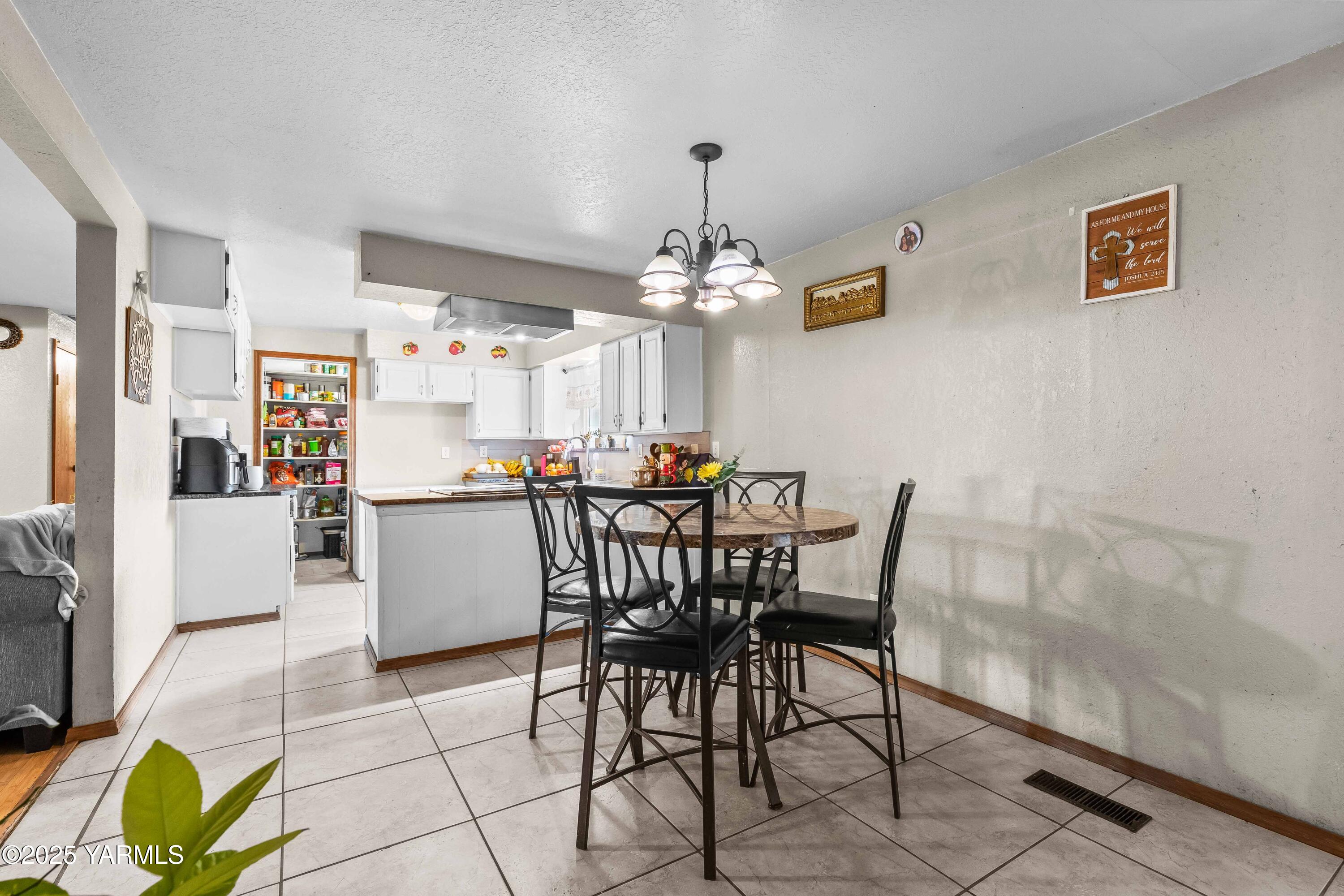 Tieton, Washington 98947, United States, 4 Bedrooms Bedrooms, ,3 BathroomsBathrooms,Residential,Active,245779