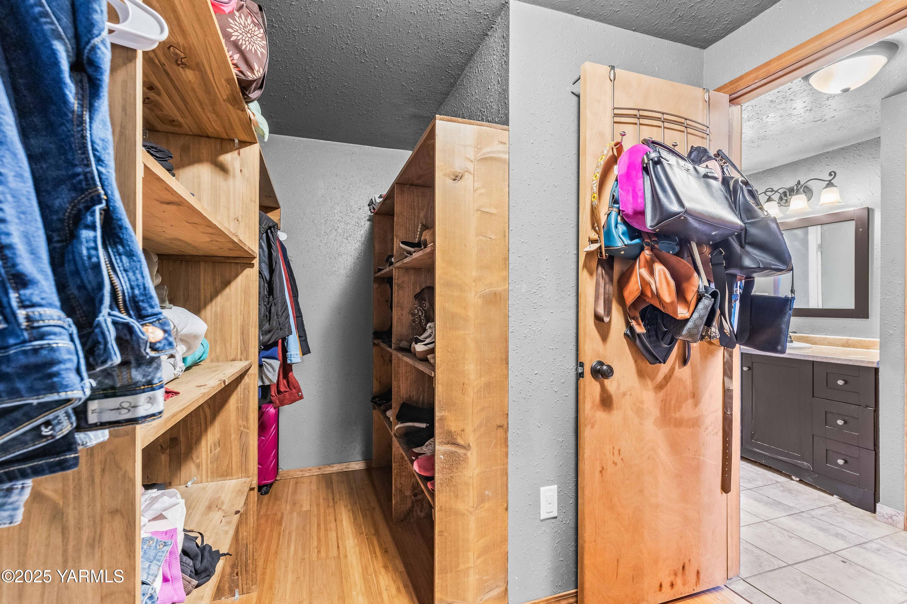 Tieton, Washington 98947, United States, 4 Bedrooms Bedrooms, ,3 BathroomsBathrooms,Residential,Active,245779