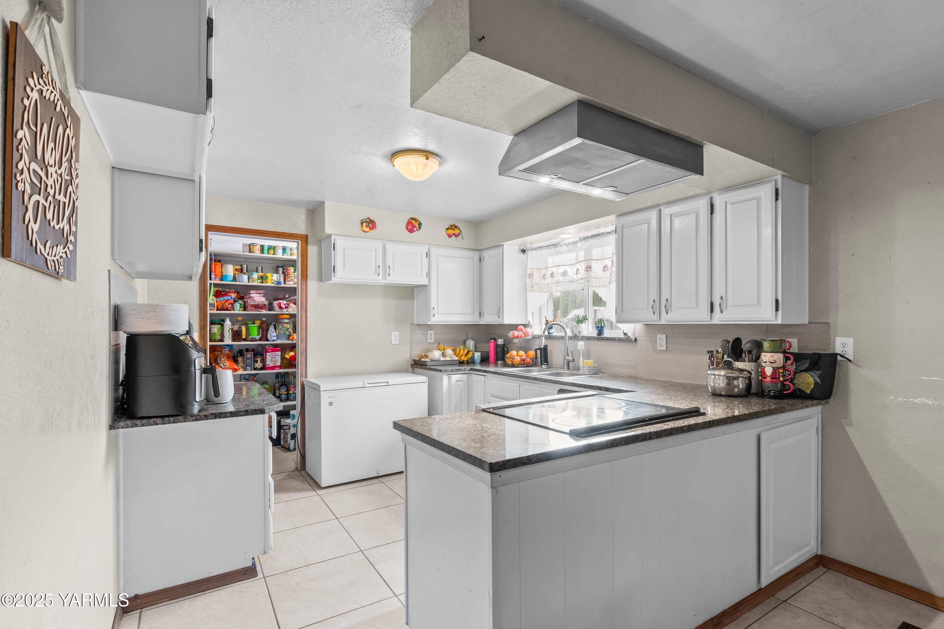 Tieton, Washington 98947, United States, 4 Bedrooms Bedrooms, ,3 BathroomsBathrooms,Residential,Active,245779