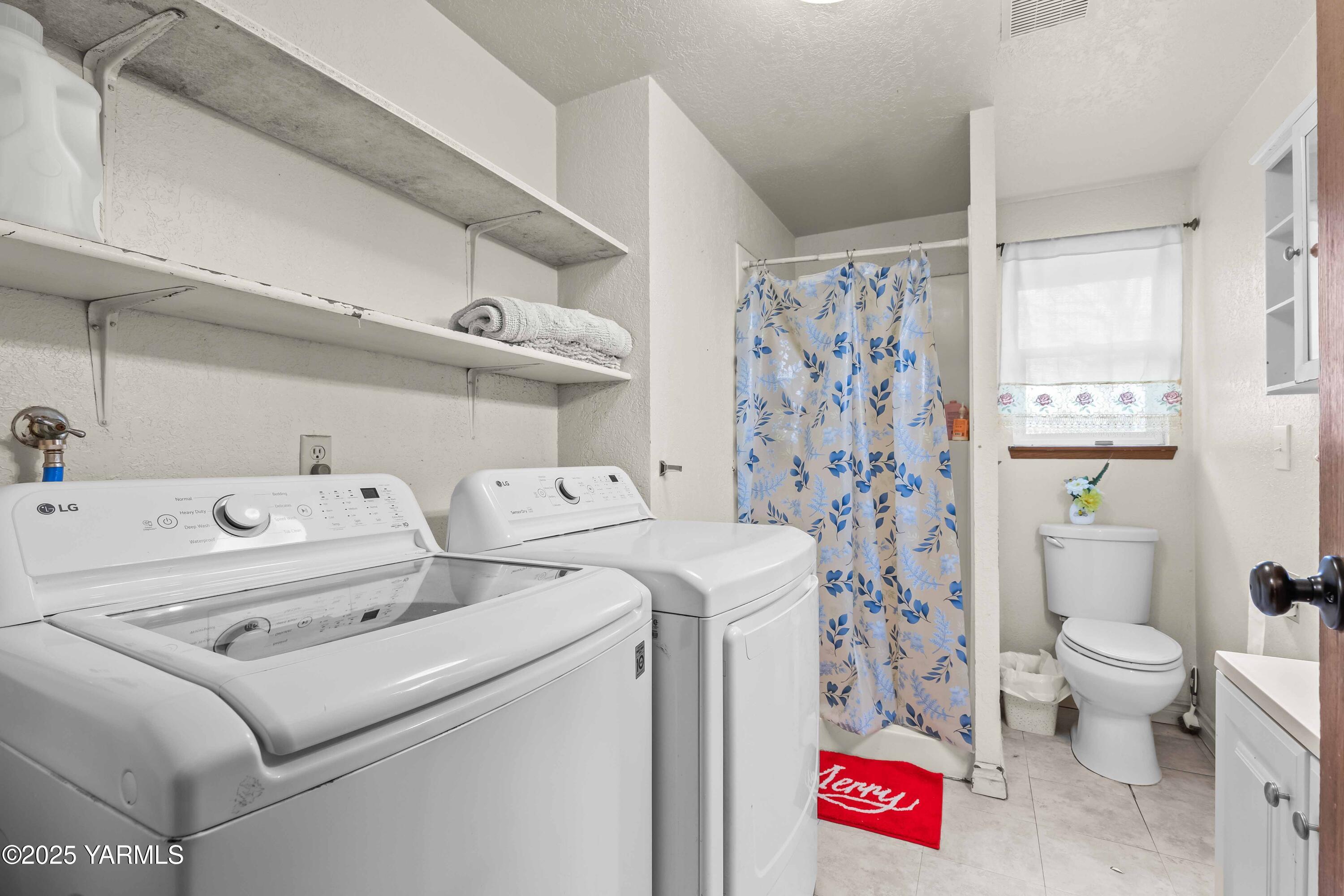 Tieton, Washington 98947, United States, 4 Bedrooms Bedrooms, ,3 BathroomsBathrooms,Residential,Active,245779