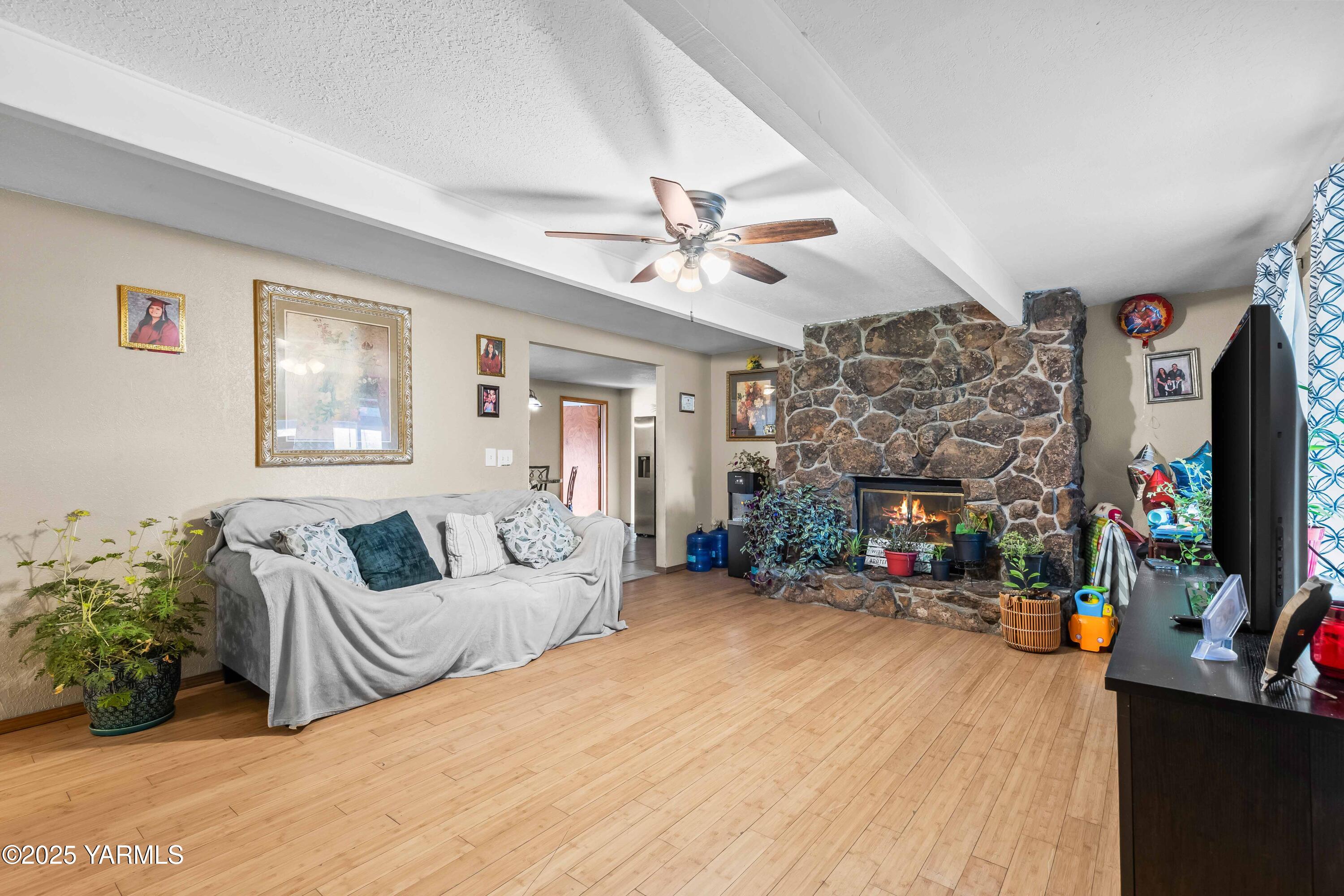 Tieton, Washington 98947, United States, 4 Bedrooms Bedrooms, ,3 BathroomsBathrooms,Residential,Active,245779