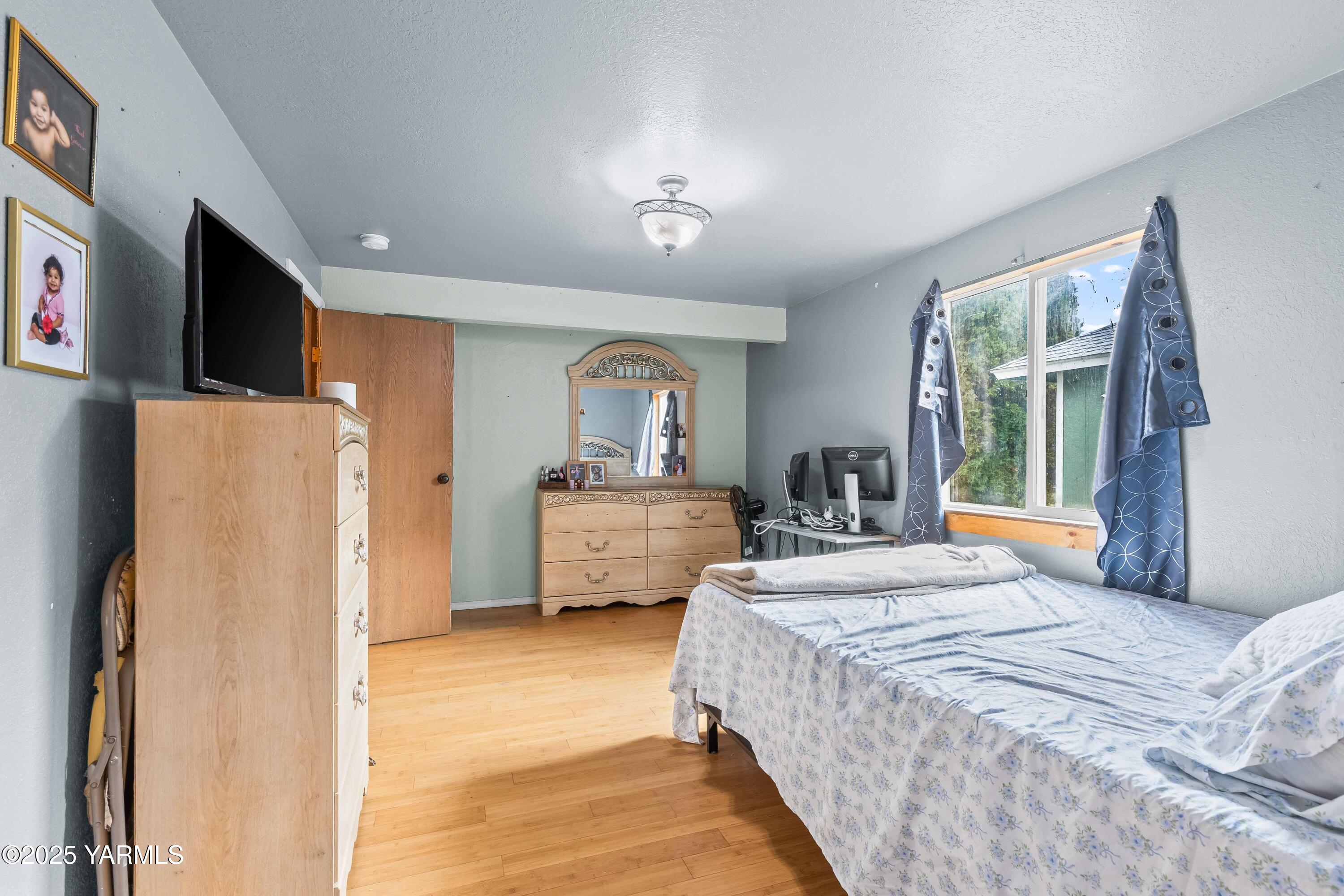 Tieton, Washington 98947, United States, 4 Bedrooms Bedrooms, ,3 BathroomsBathrooms,Residential,Active,245779