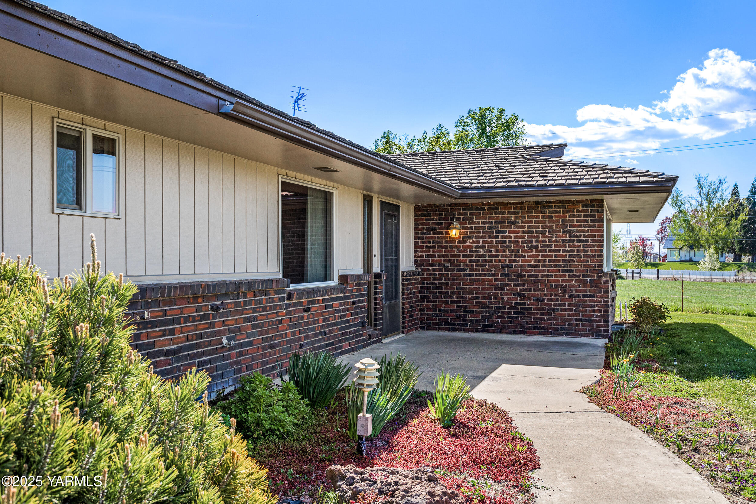 Zillah, Washington 98953, United States, 3 Bedrooms Bedrooms, ,1 BathroomBathrooms,Residential,Pending,110294