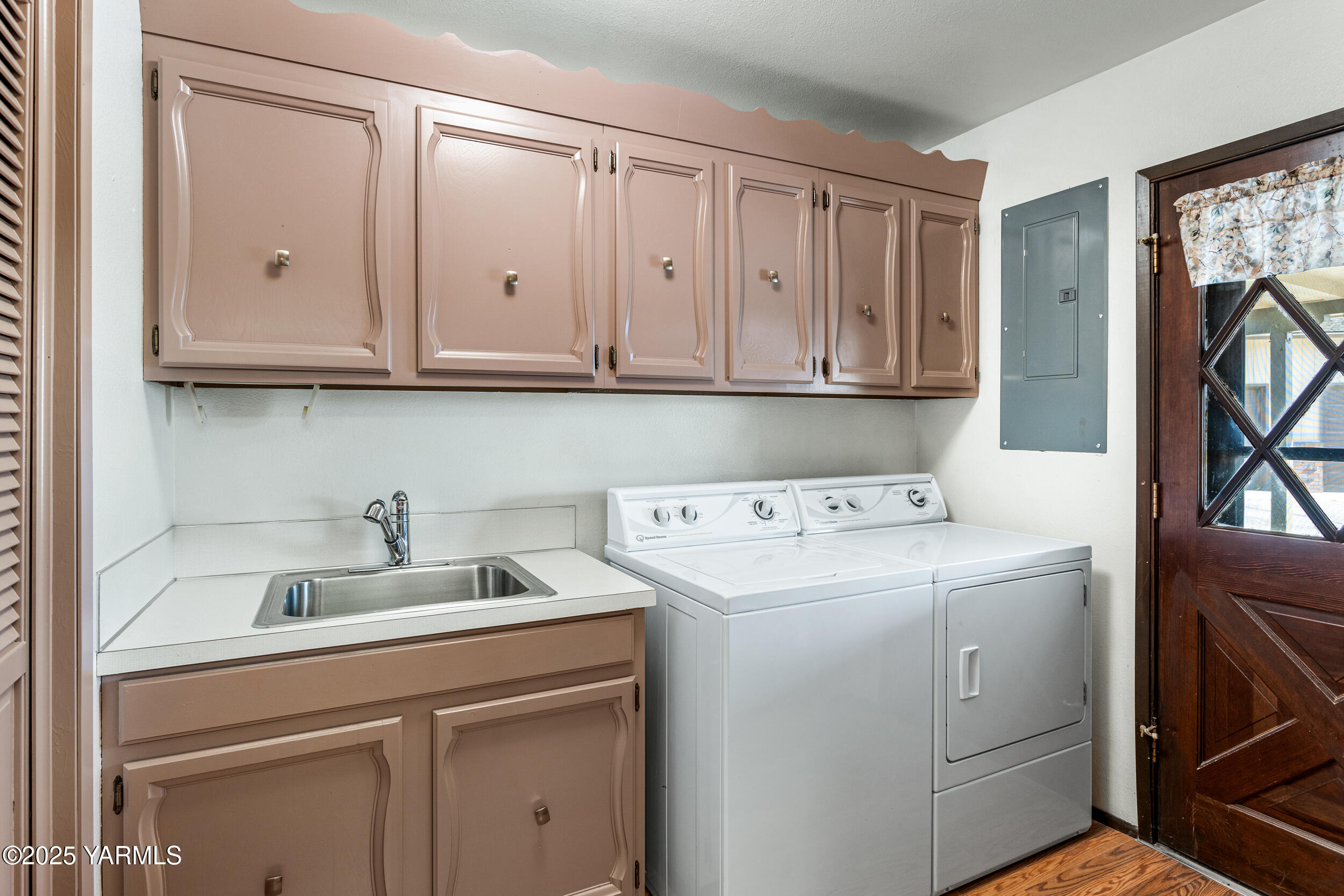 Zillah, Washington 98953, United States, 3 Bedrooms Bedrooms, ,1 BathroomBathrooms,Residential,Pending,110294