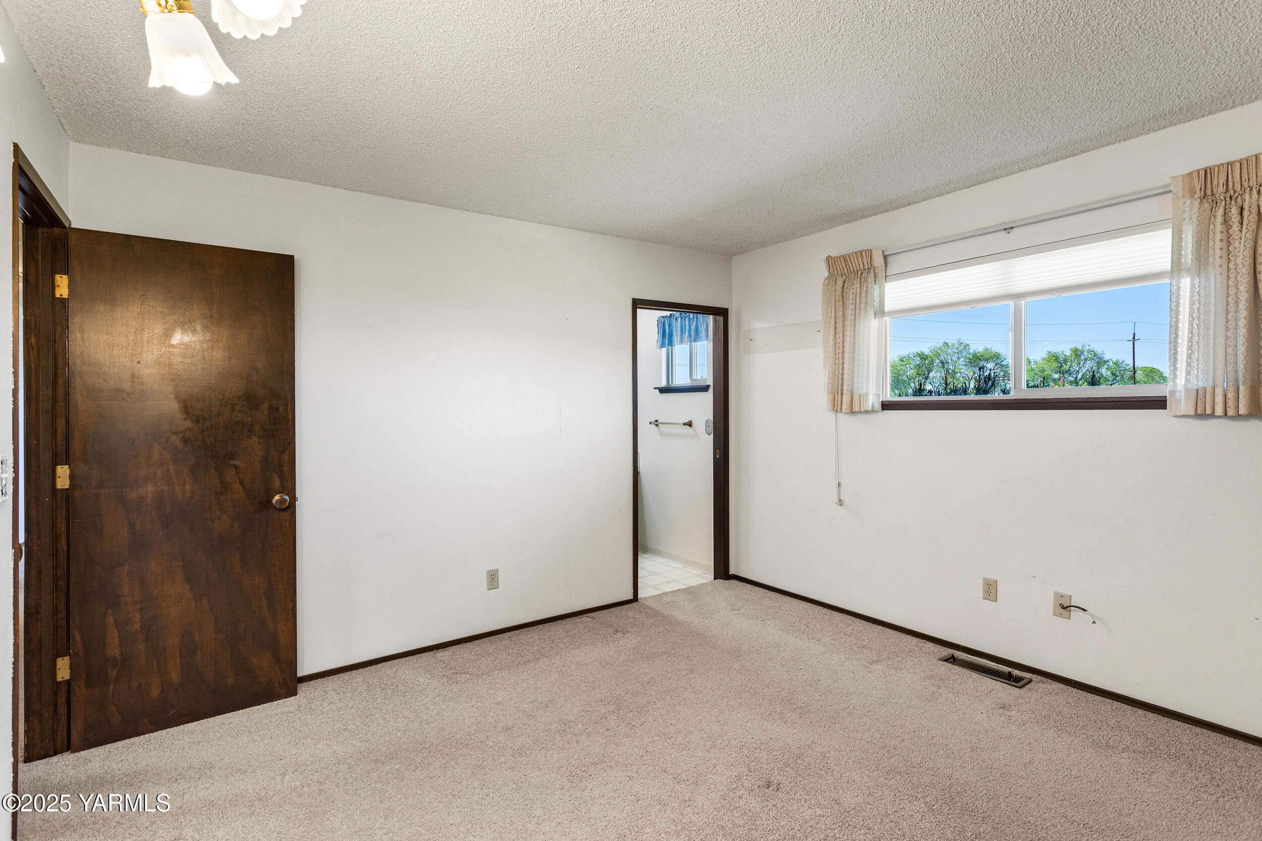 Zillah, Washington 98953, United States, 3 Bedrooms Bedrooms, ,1 BathroomBathrooms,Residential,Pending,110294