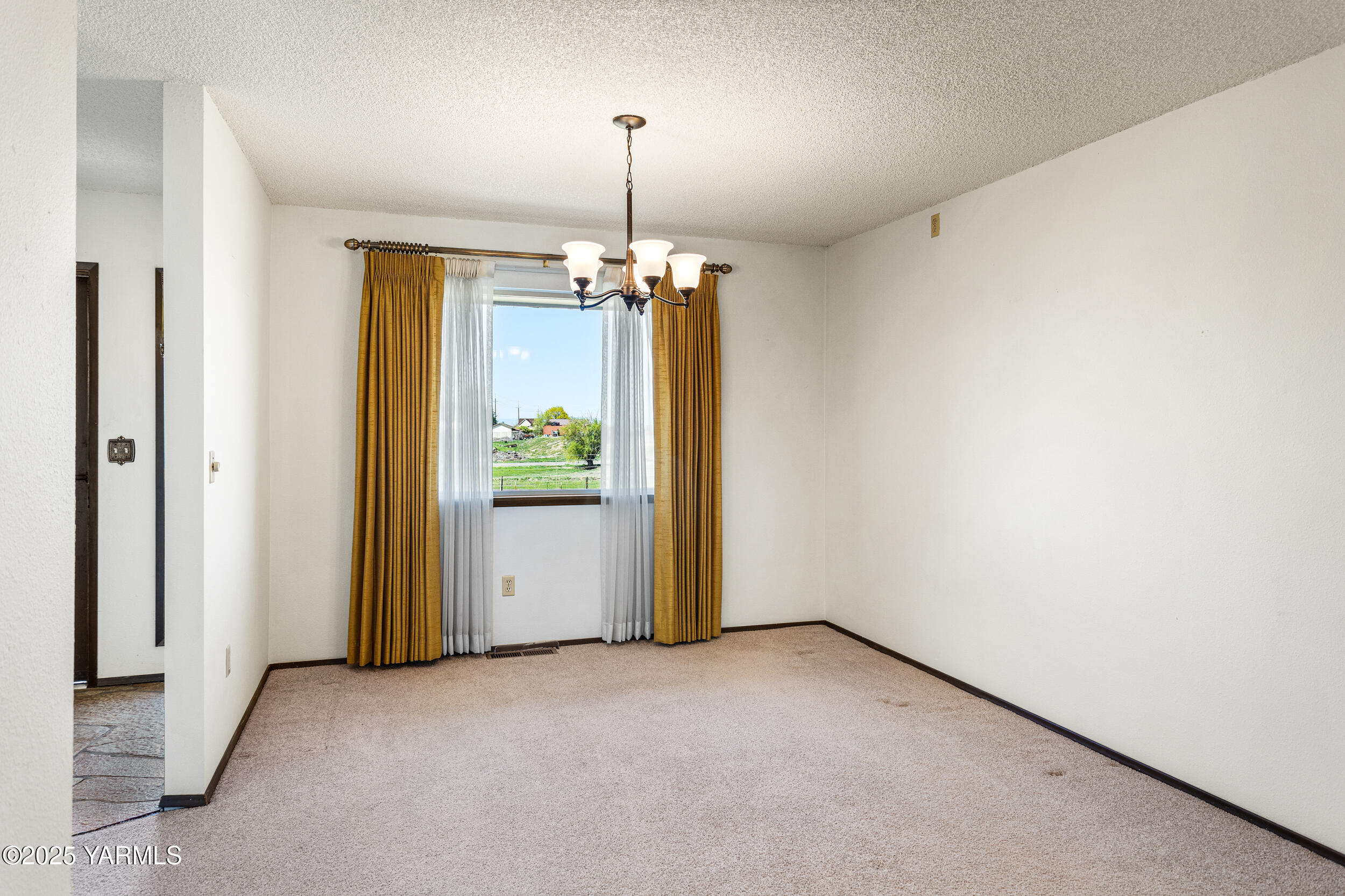 Zillah, Washington 98953, United States, 3 Bedrooms Bedrooms, ,1 BathroomBathrooms,Residential,Pending,110294